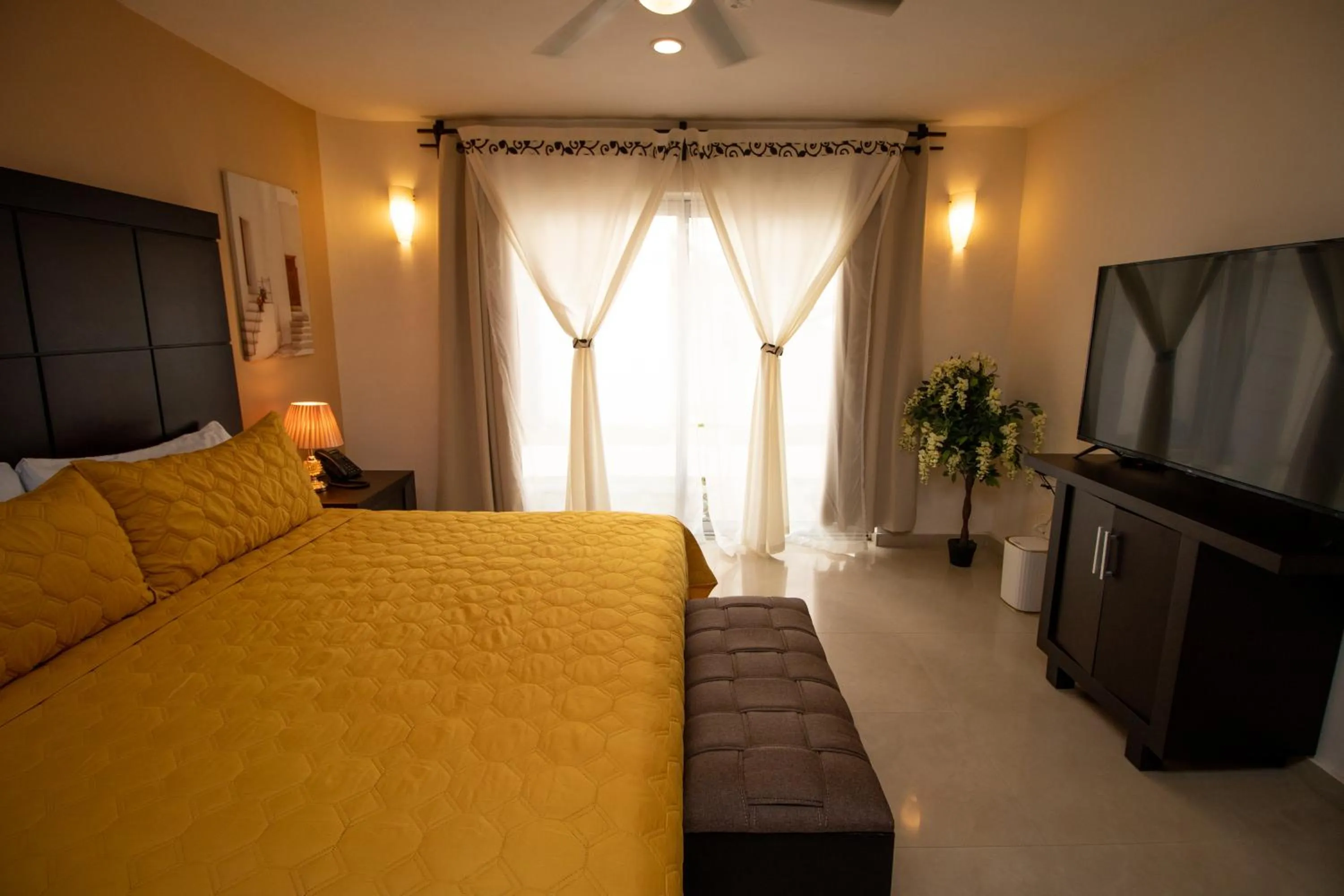 Communal lounge/ TV room, Bed in Hotel Villas Segovia Playa del Carmen