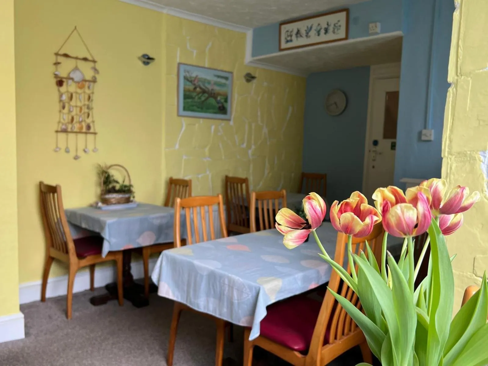 Dining area in B&B Near the Sea