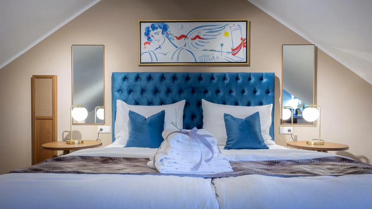 Bed in Delphi Hotel & Restaurant