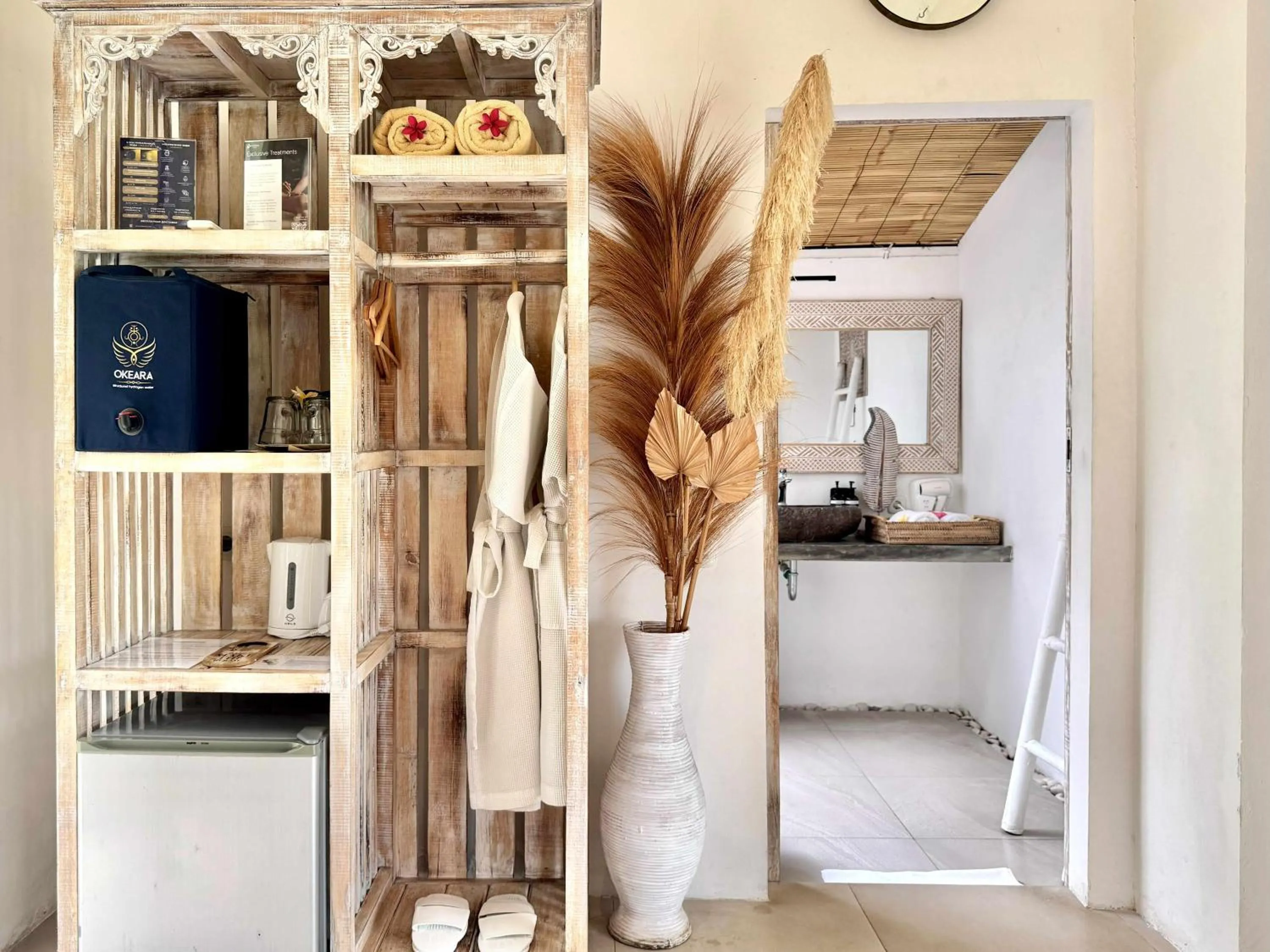 wardrobe in Hot Stone Club Ubud