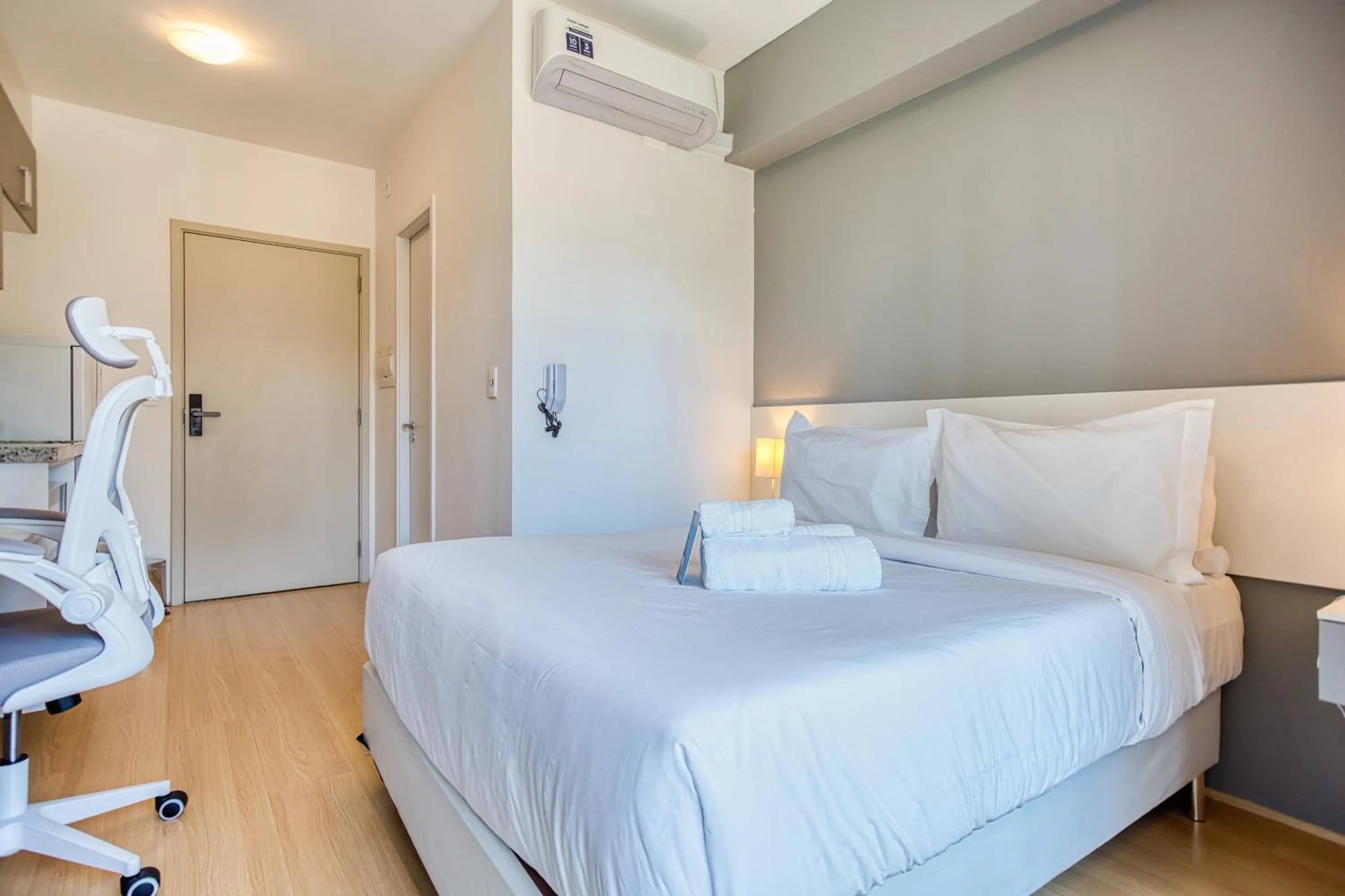 Bed in 360 Brooklin