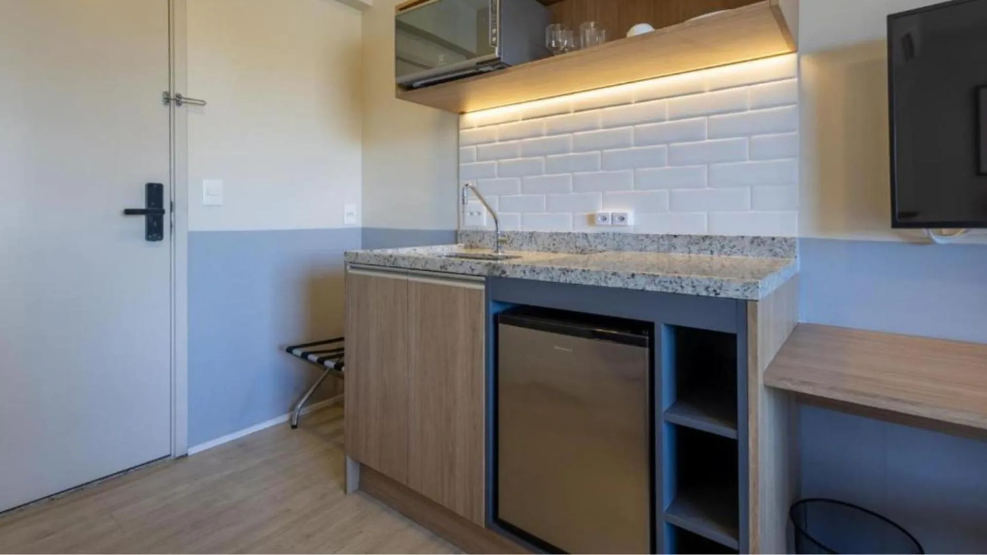 Kitchen or kitchenette in 360 Brooklin