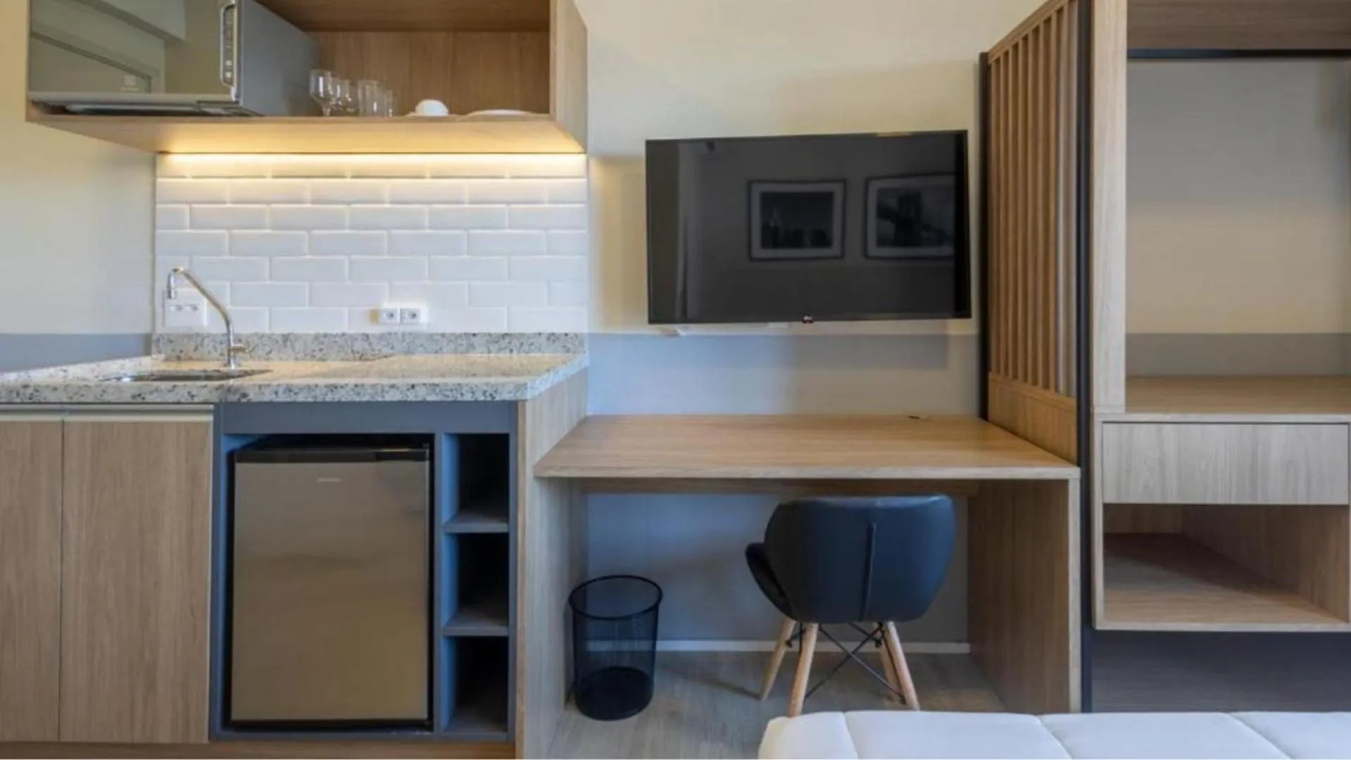 Kitchen or kitchenette in 360 Brooklin