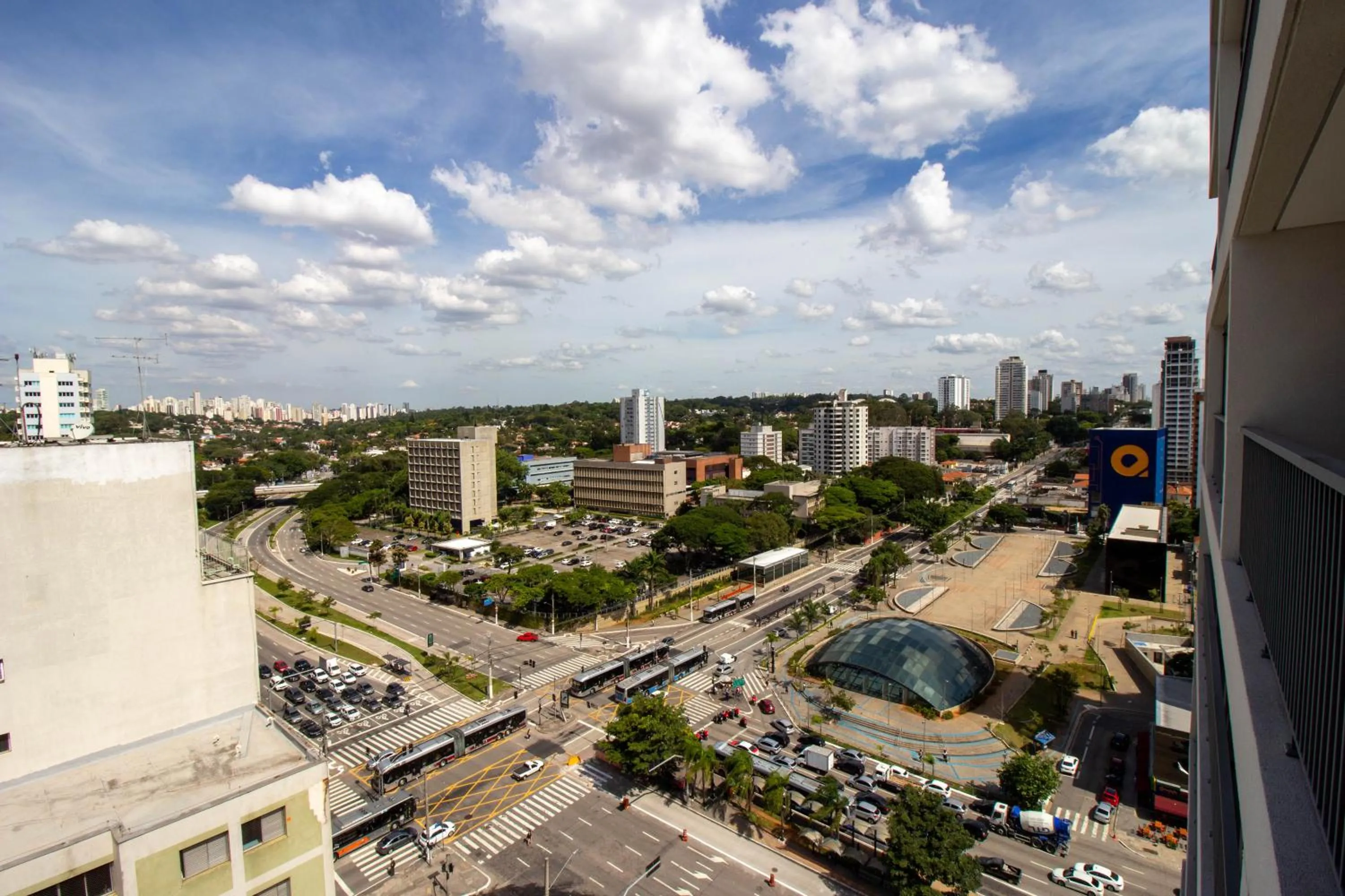 City view in 360 Brooklin