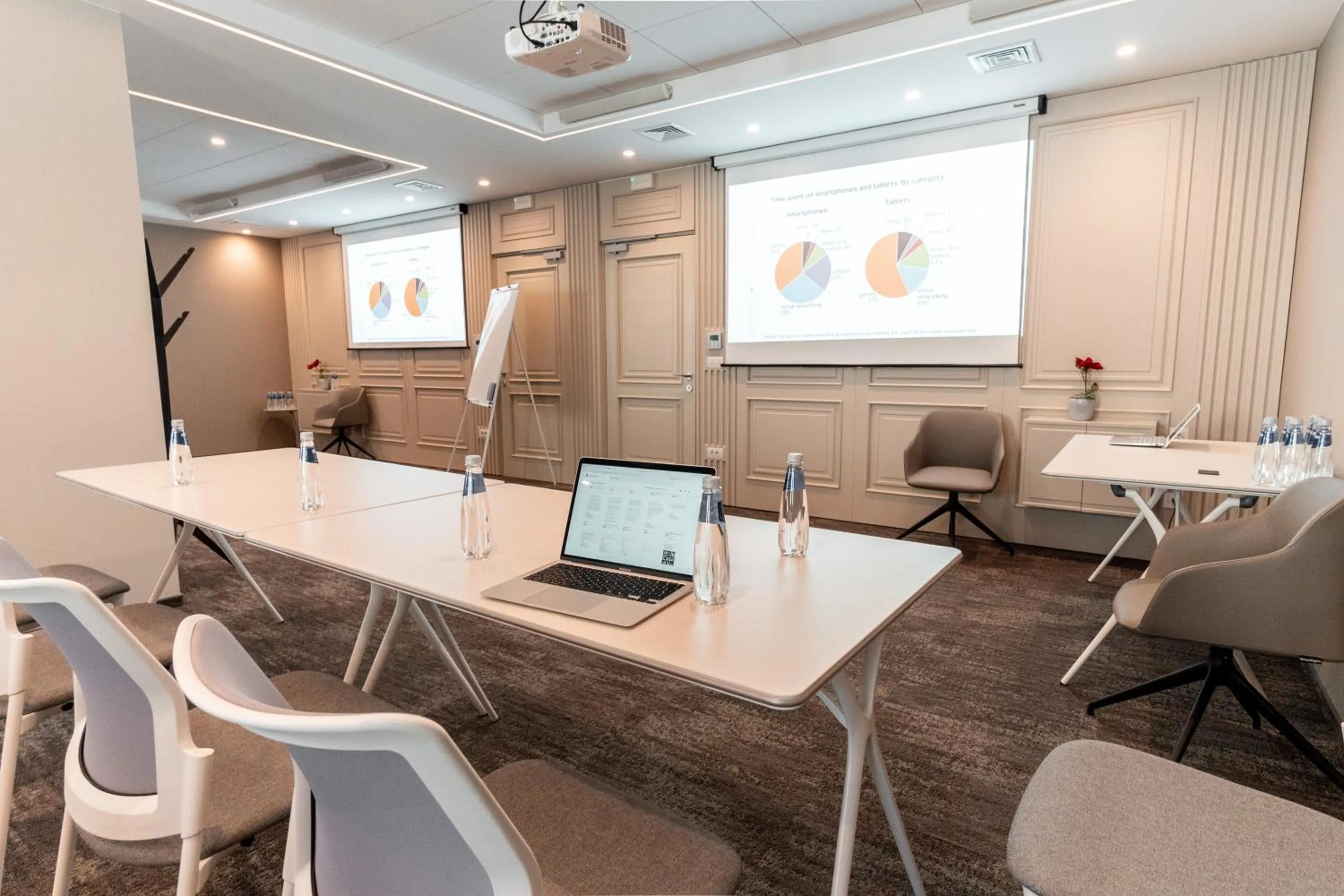 Meeting/conference room in VIZUALIZA Residence Hotel