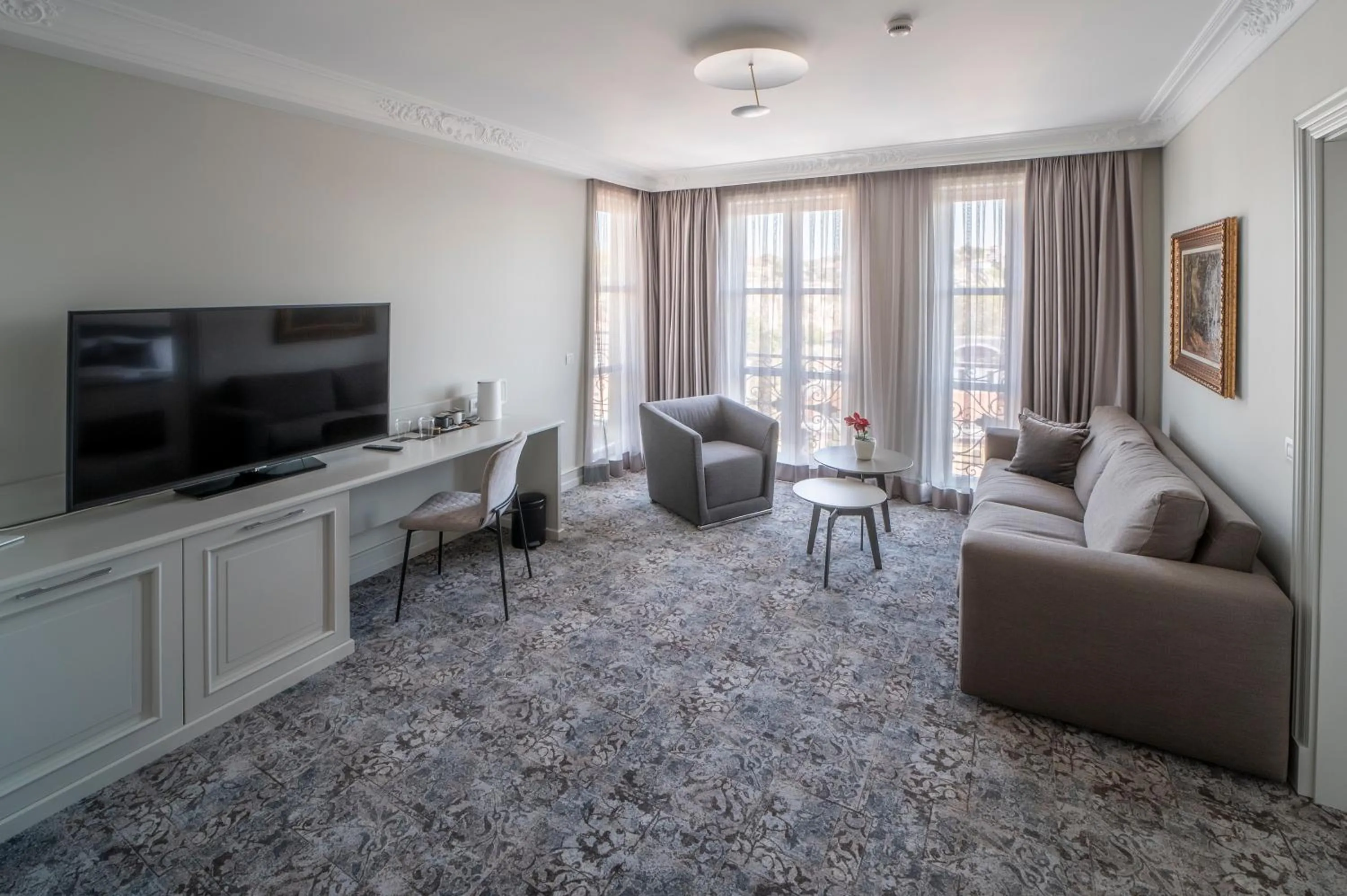 Evening entertainment in VIZUALIZA Residence Hotel