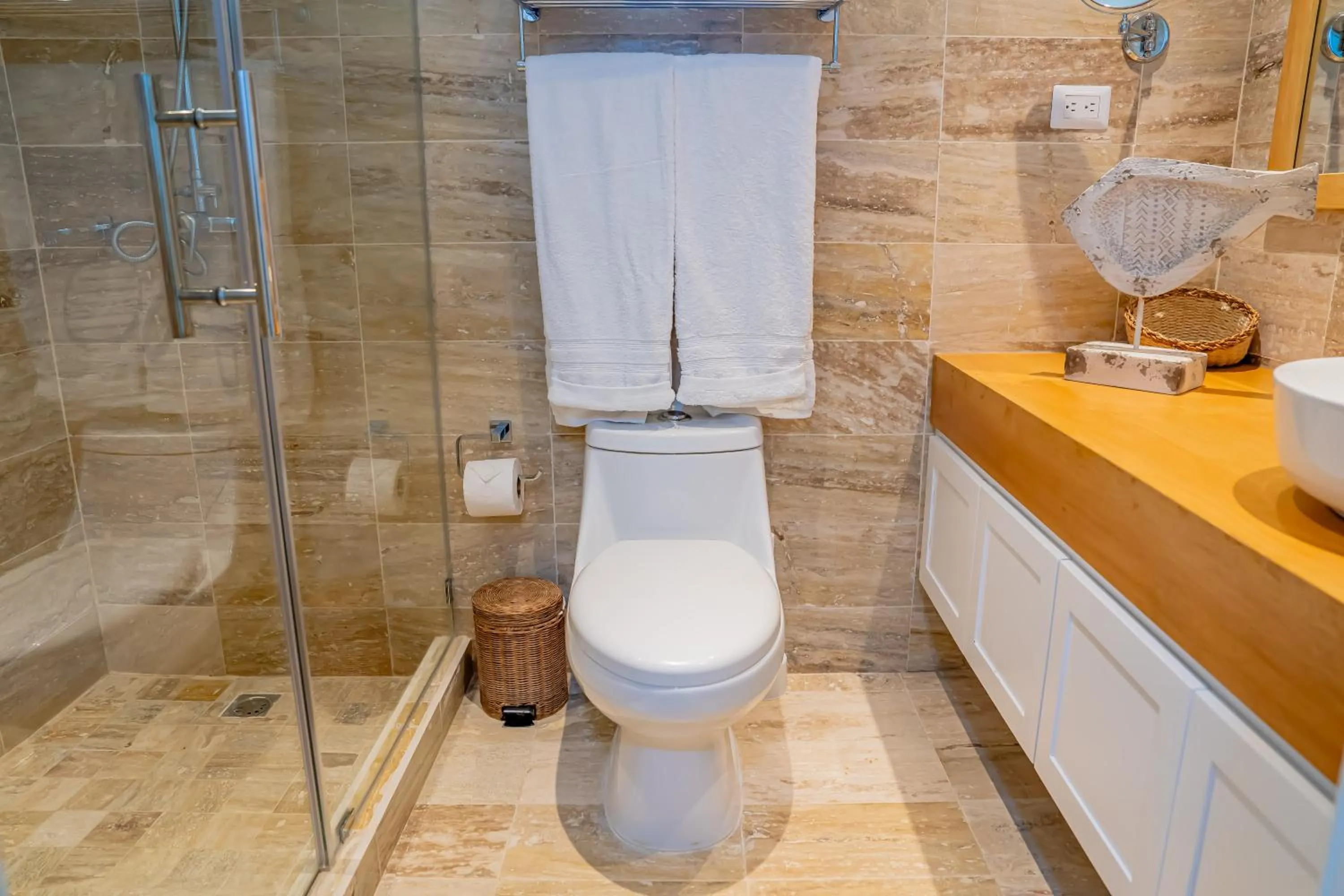 Shower in Xeliter Green One Playa Dorada