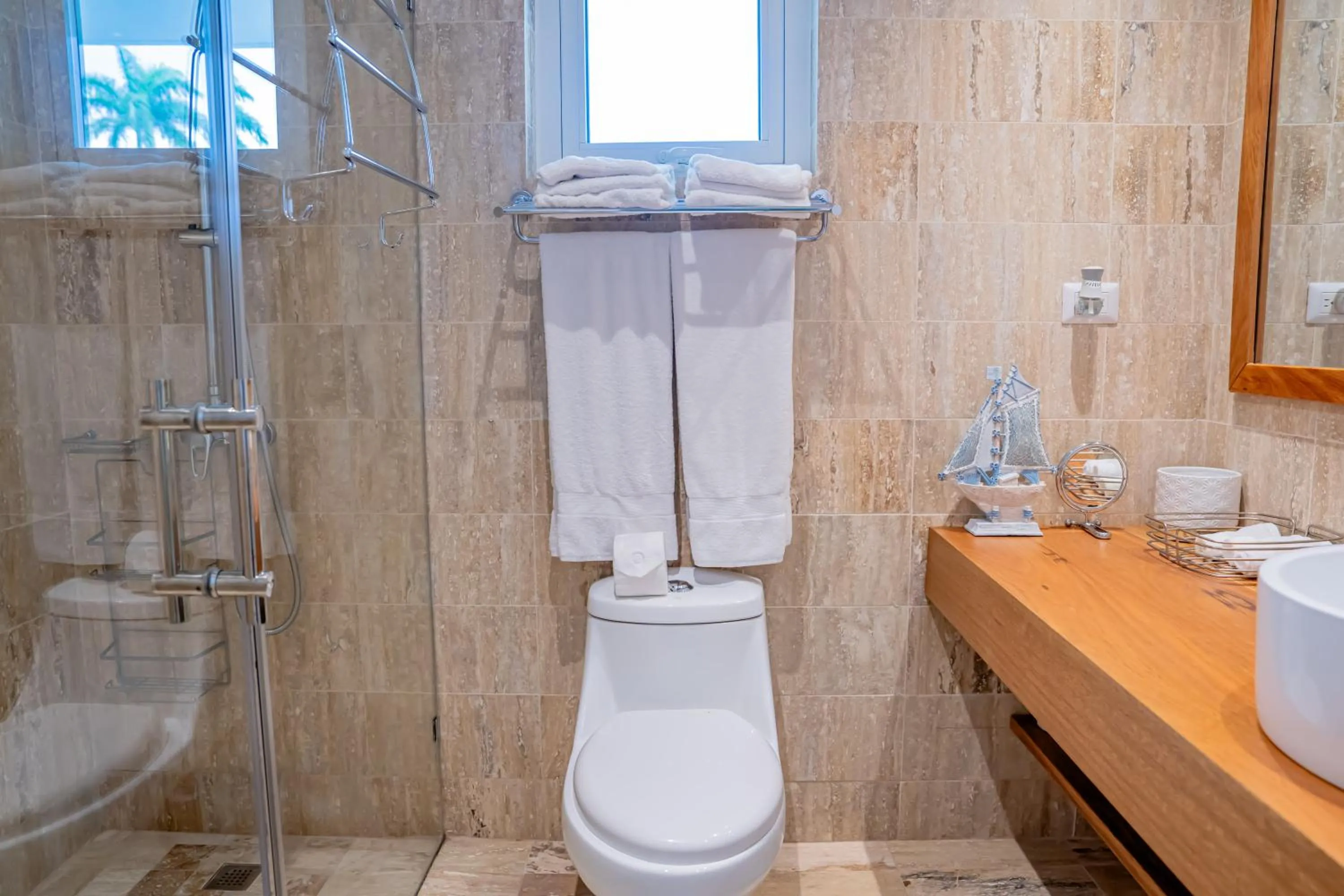 Shower in Xeliter Green One Playa Dorada