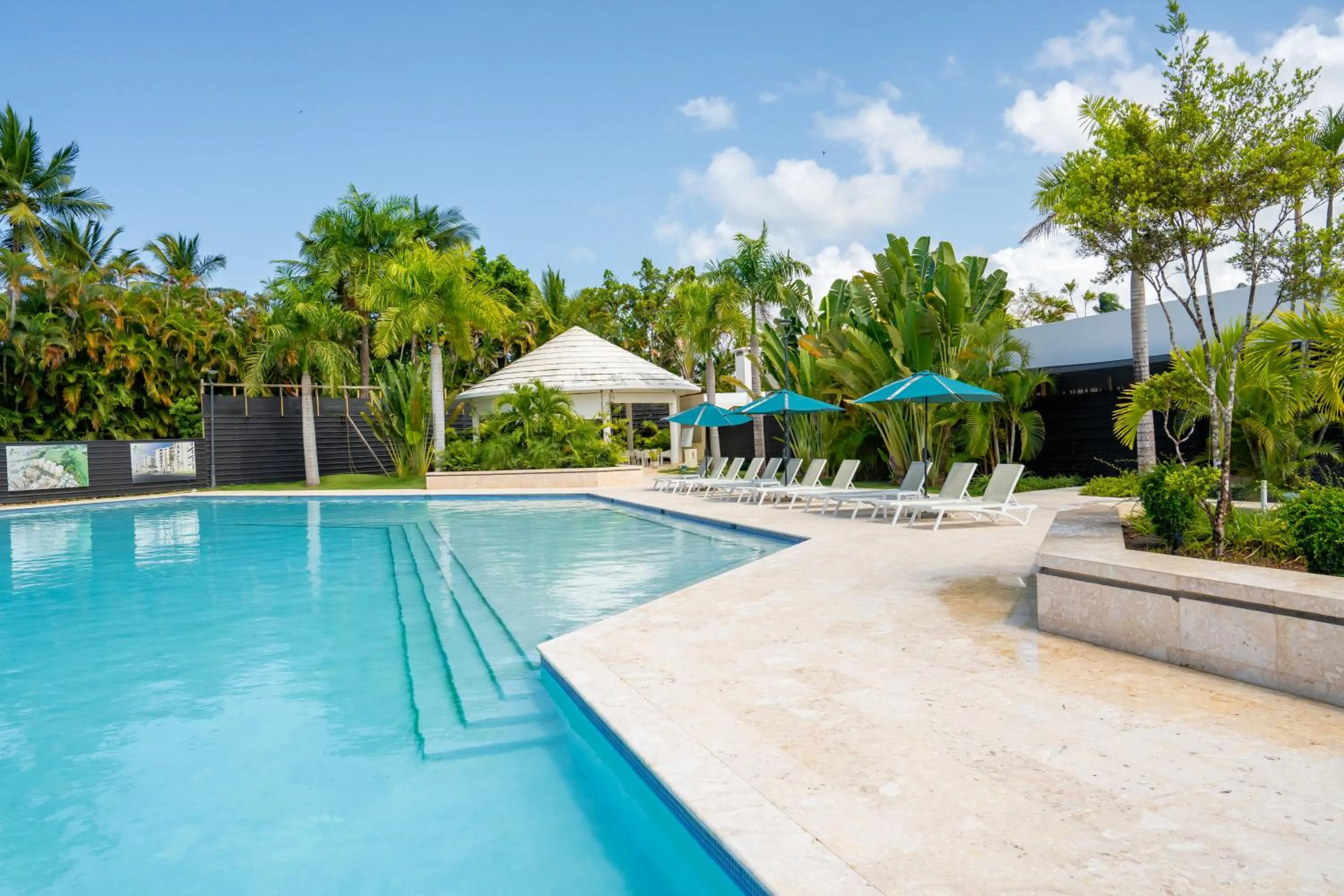 Swimming pool in Xeliter Green One Playa Dorada