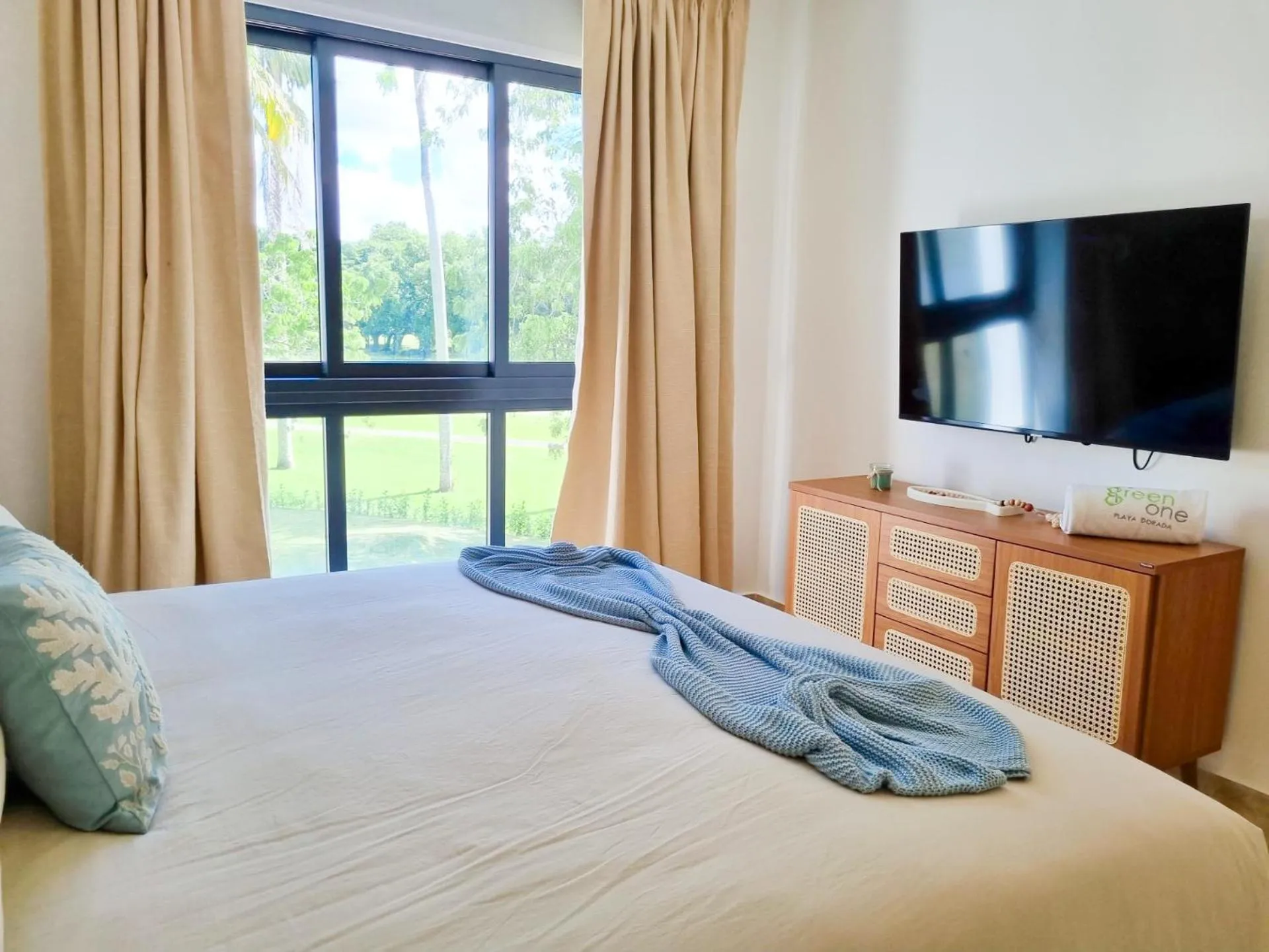 Bedroom, Bed in Xeliter Green One Playa Dorada
