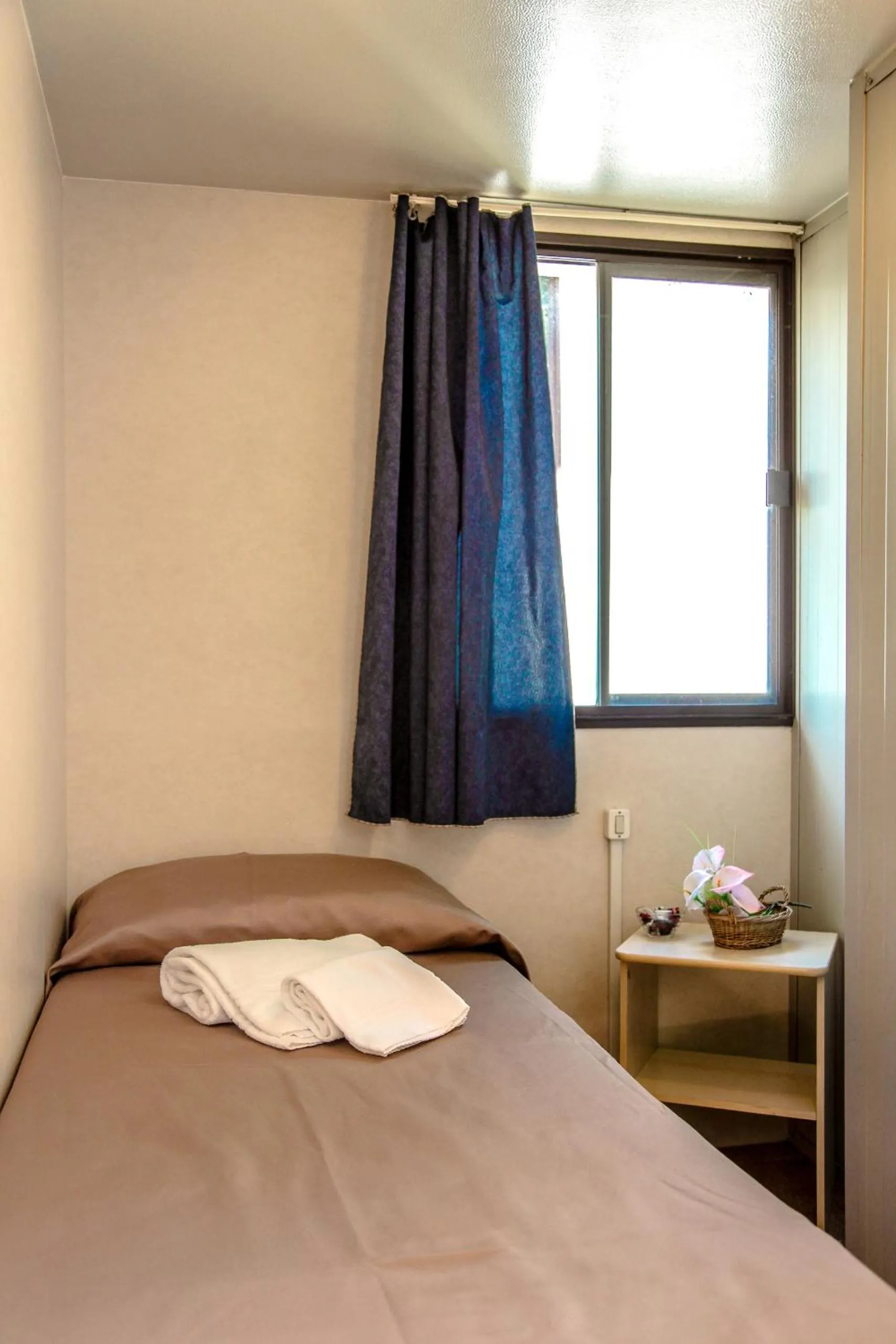 Day, Bed in Happy Village & Camping