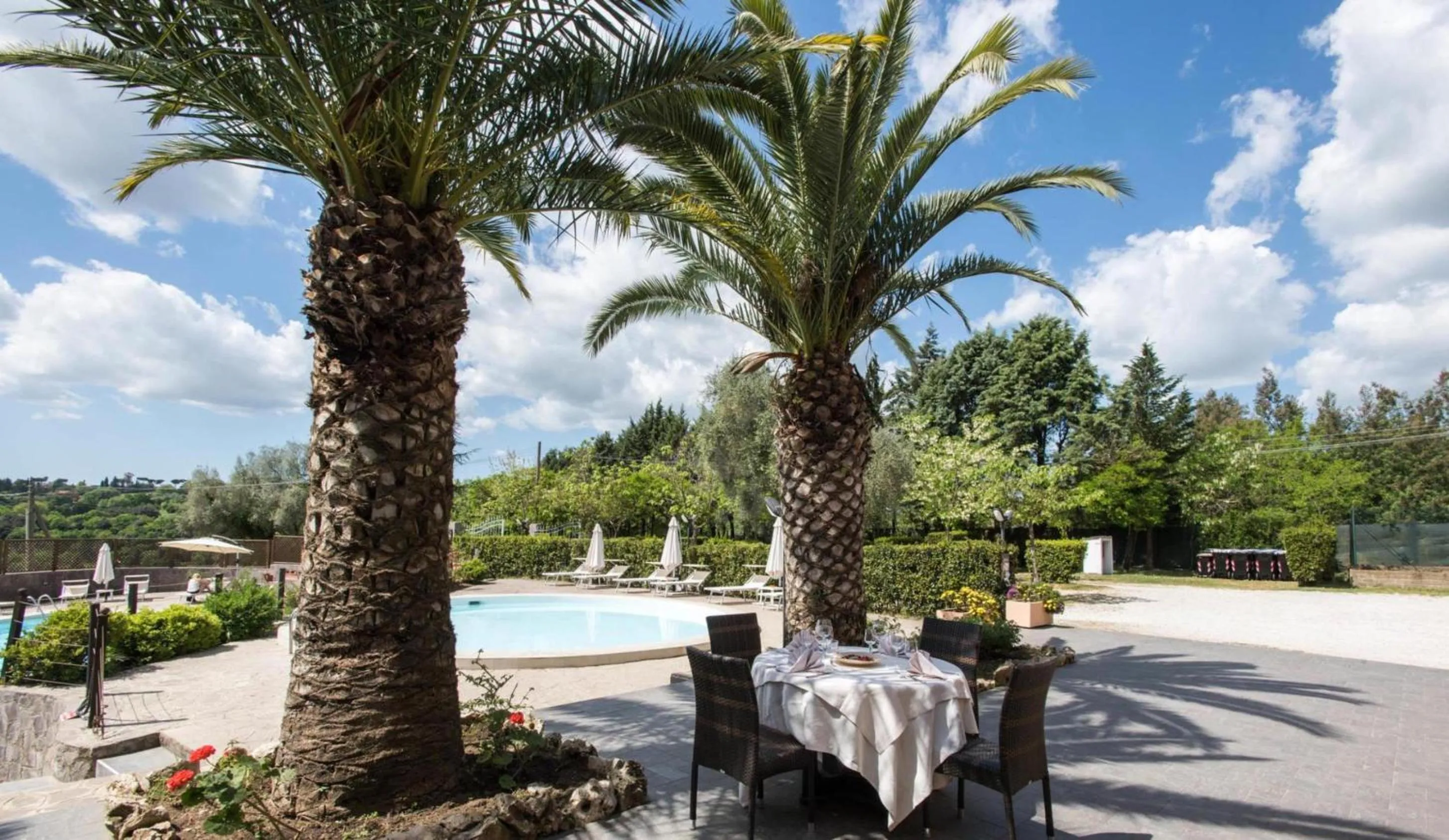 Restaurant/places to eat in Happy Village & Camping