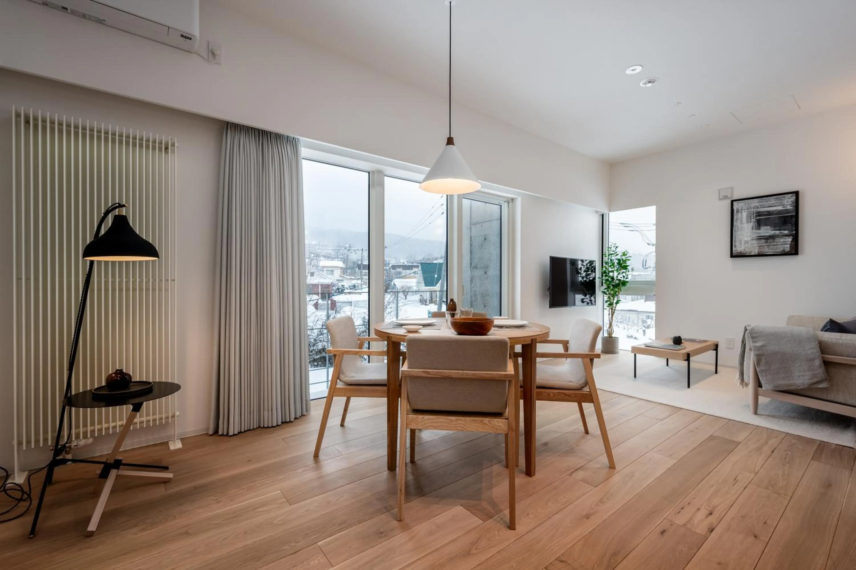 Dining area in Kaku Place by H2 Life