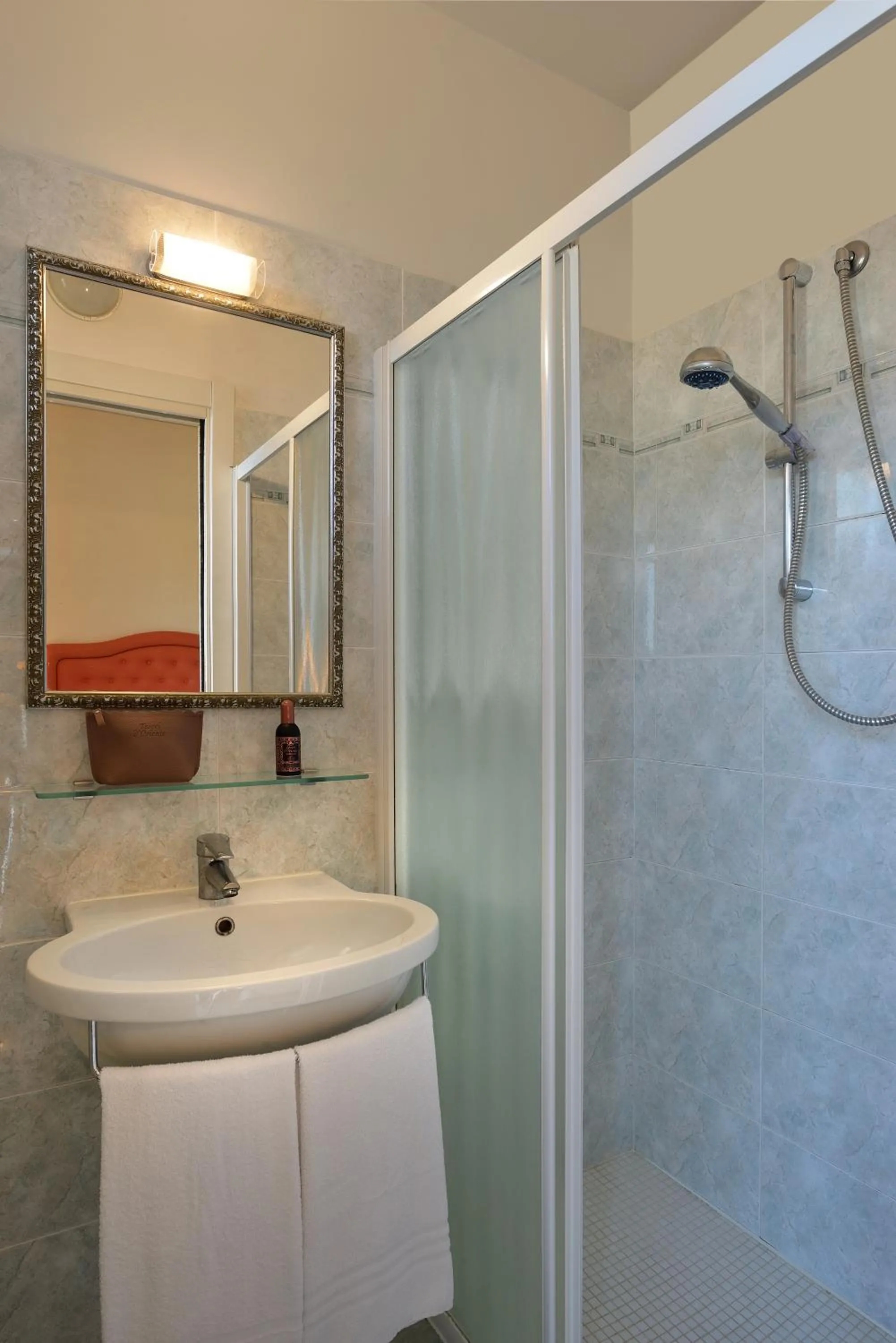 Bathroom in Hotel Gaston