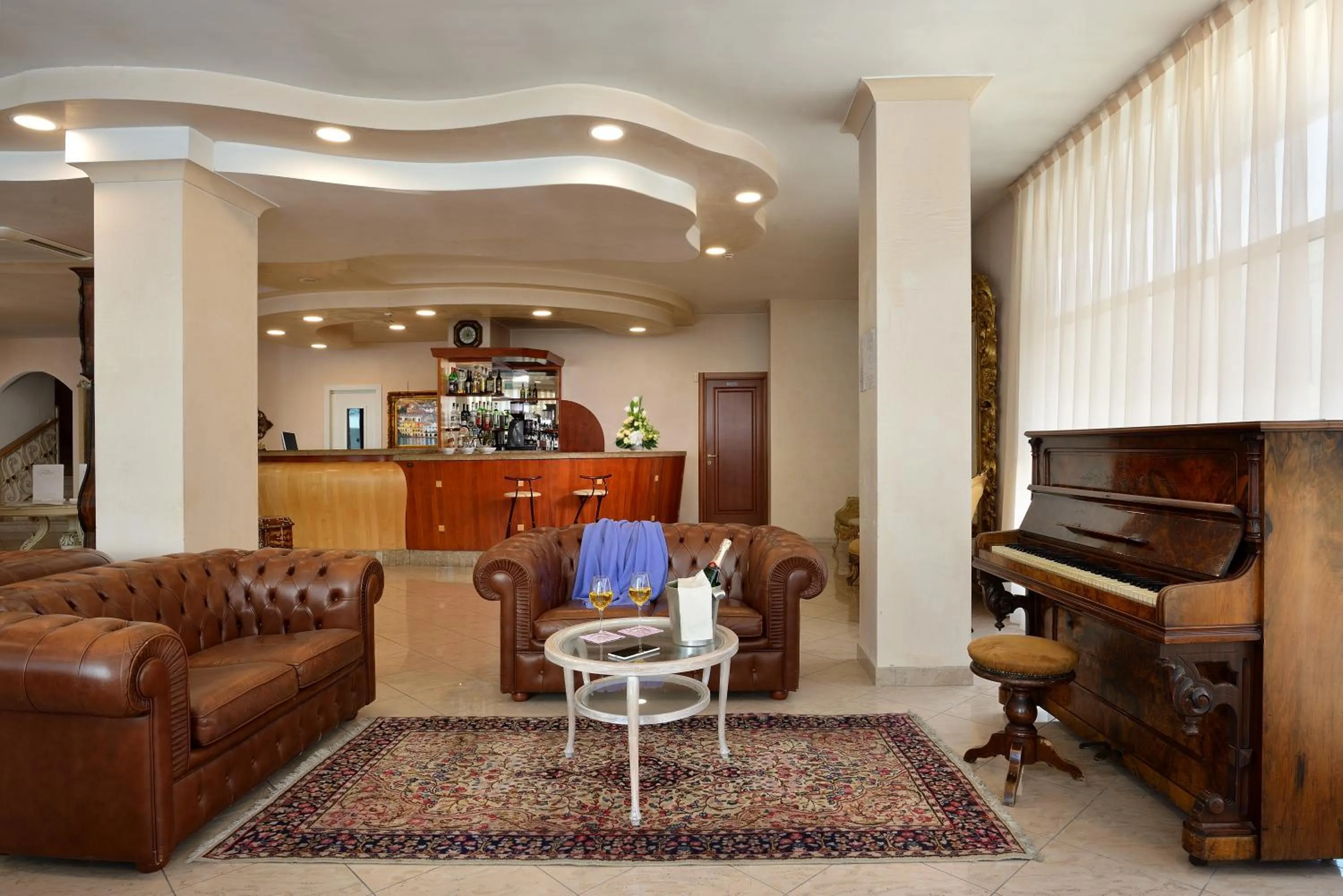 Communal lounge/ TV room in Hotel Gaston