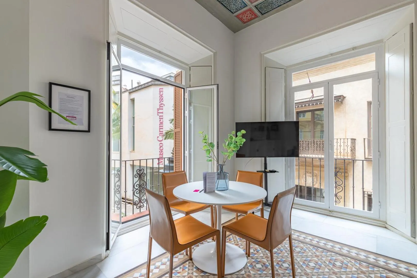 Dining area in Thyssen Boutique Apartments by Caleta Homes