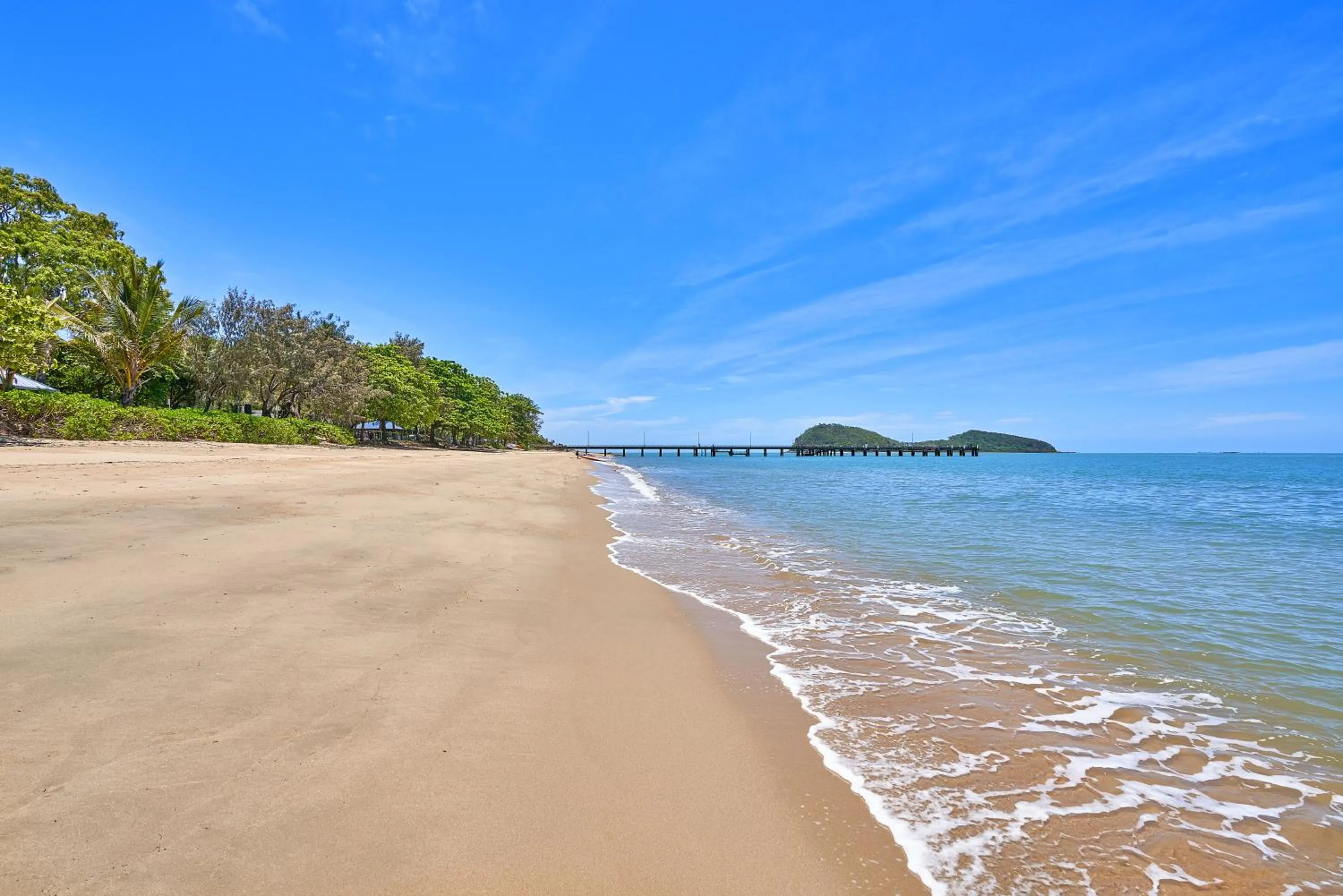 Beach in Alassio Beachfront Apartments Palm Cove