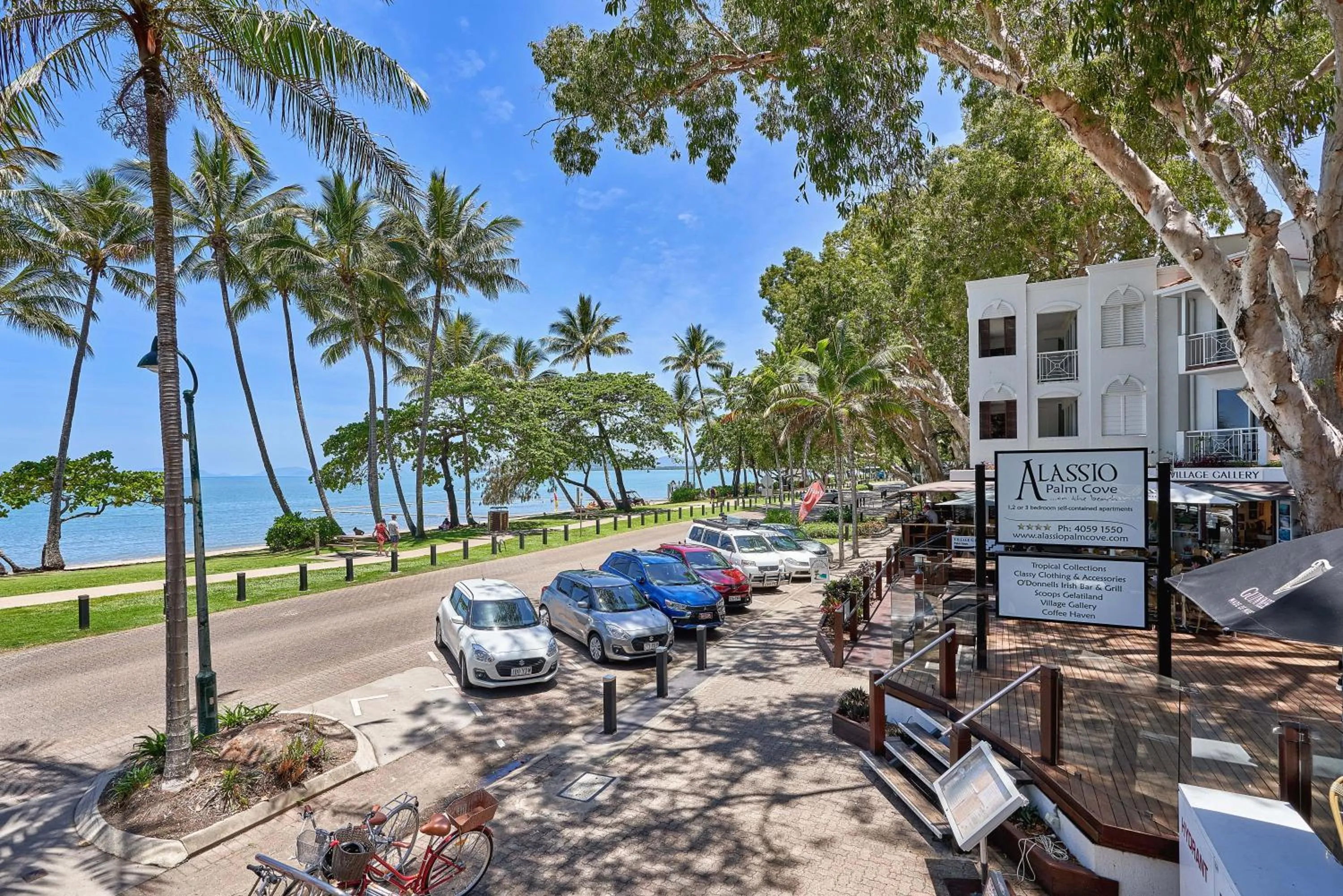 Sea view in Alassio Beachfront Apartments Palm Cove
