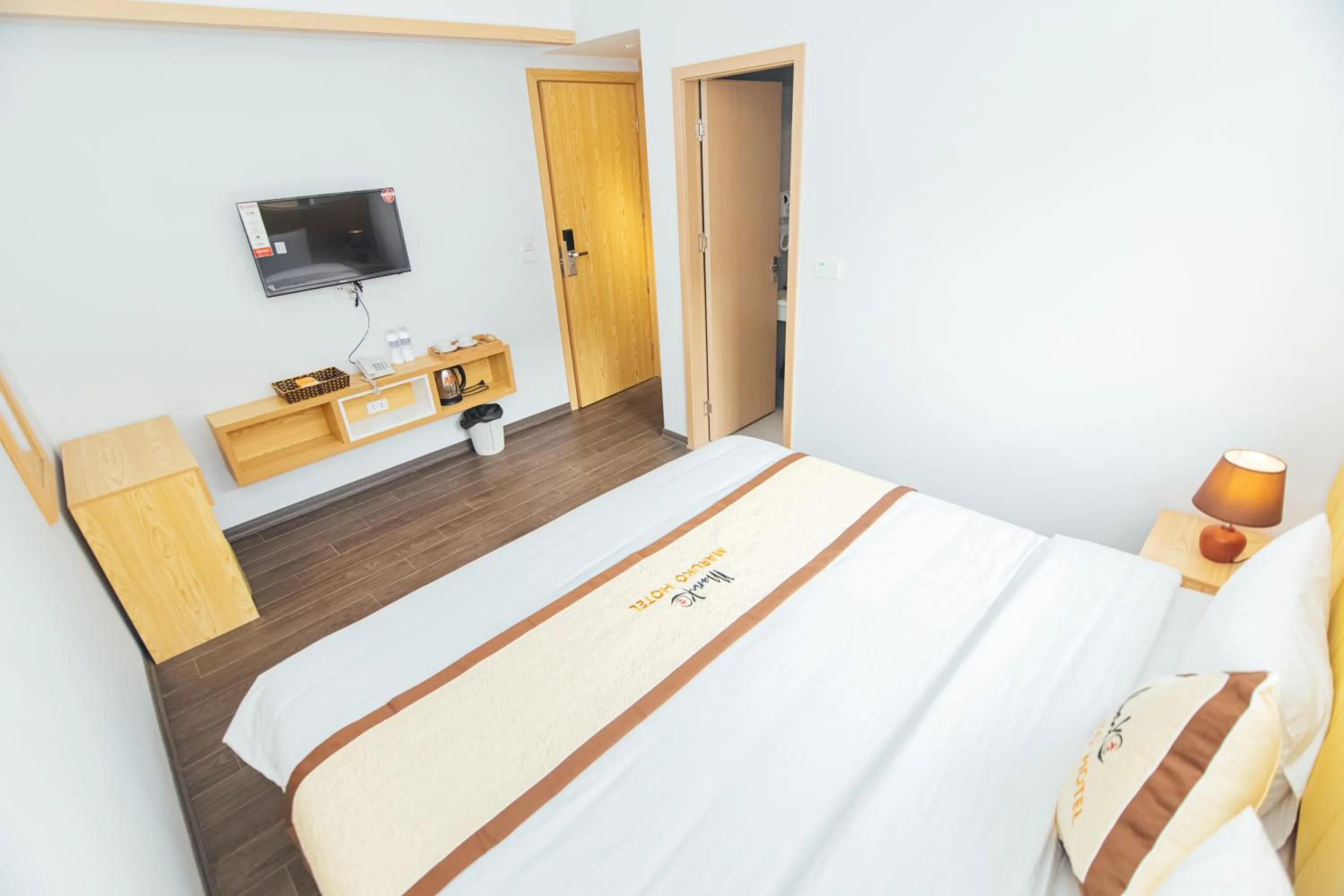 Communal lounge/ TV room, Bed in Maruko Hạ Long Hotel