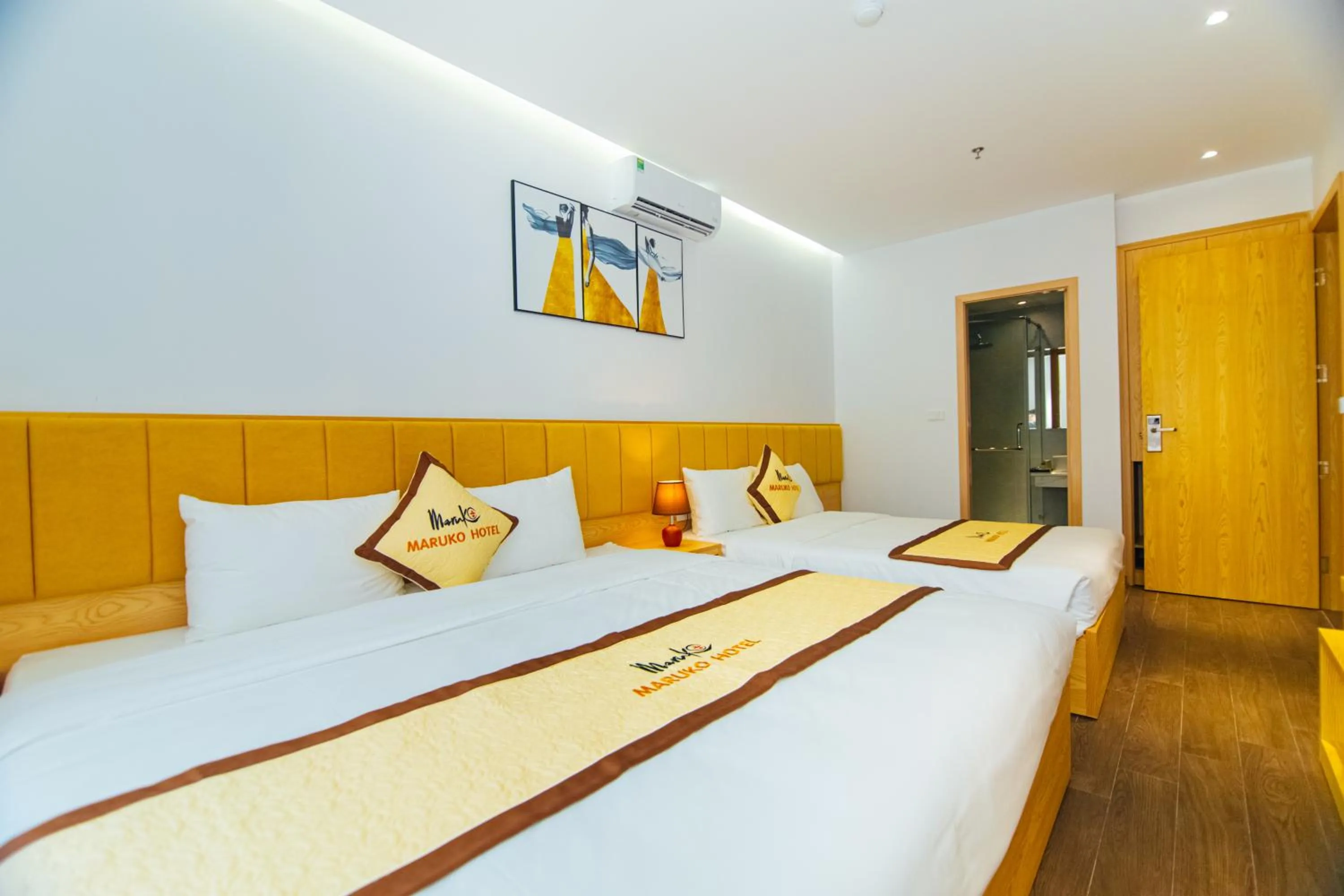 Photo of the whole room, Bed in Maruko Hạ Long Hotel