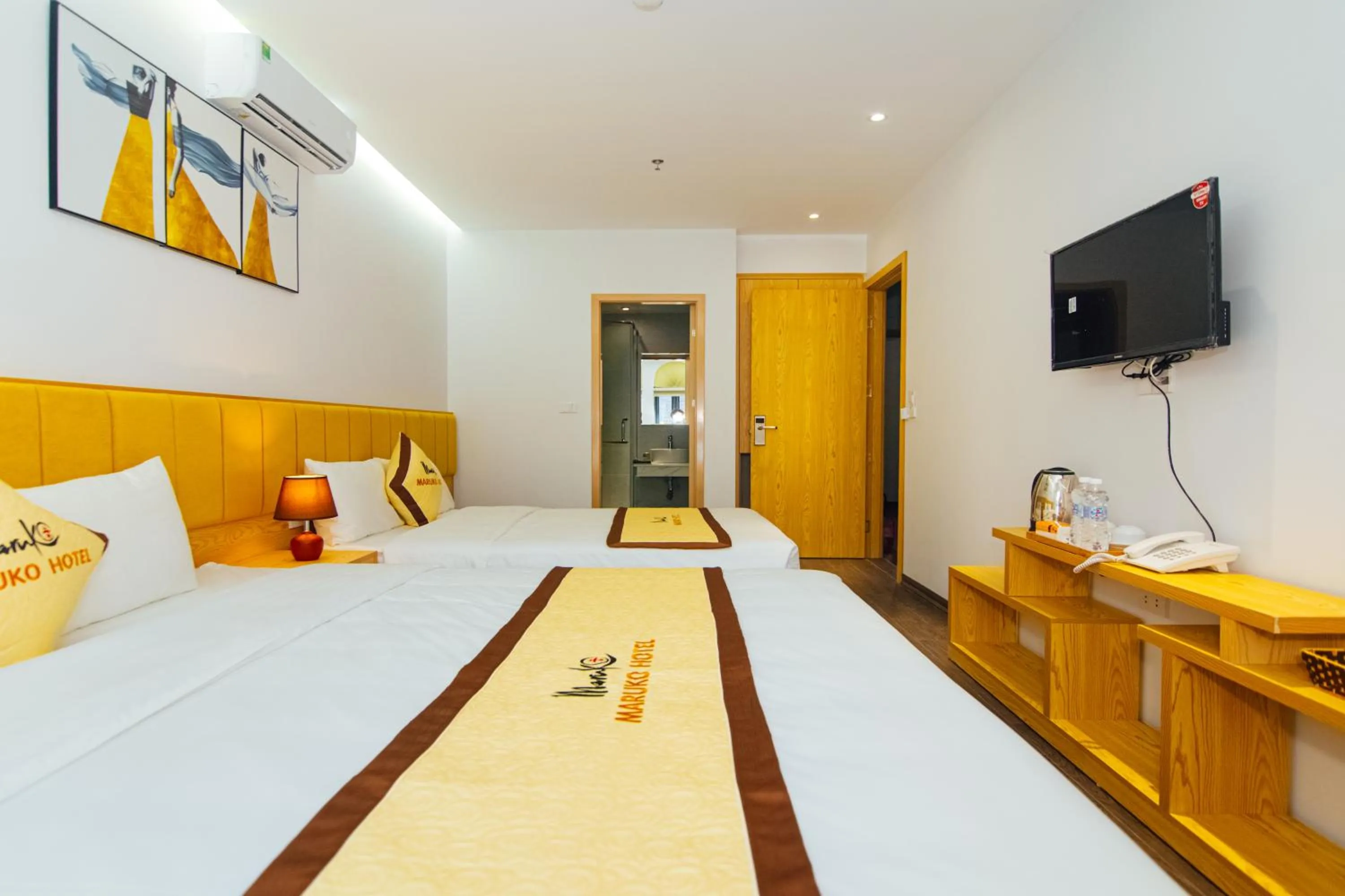 Photo of the whole room, Bed in Maruko Hạ Long Hotel