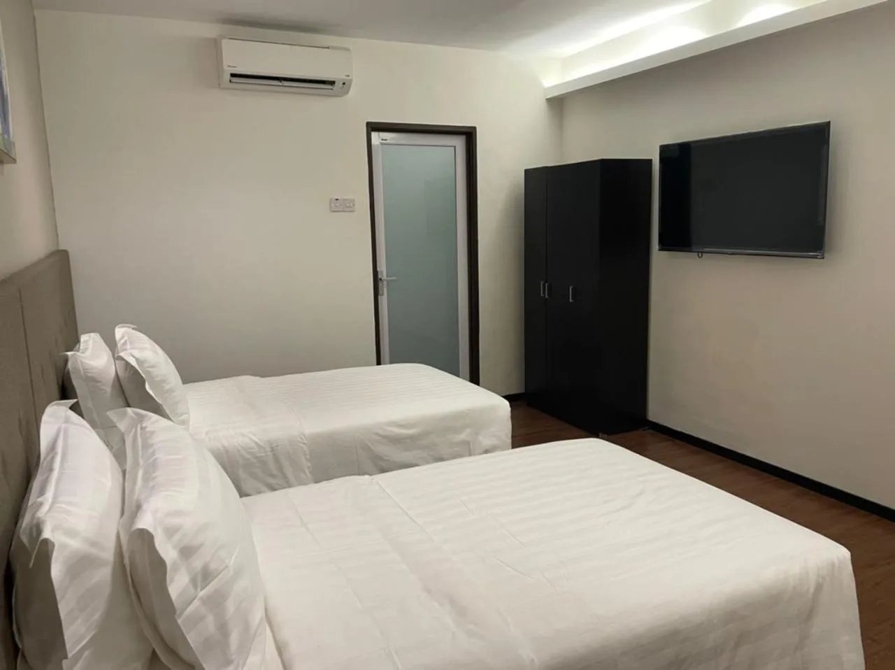 Photo of the whole room, Bed in King's Lane Ipoh