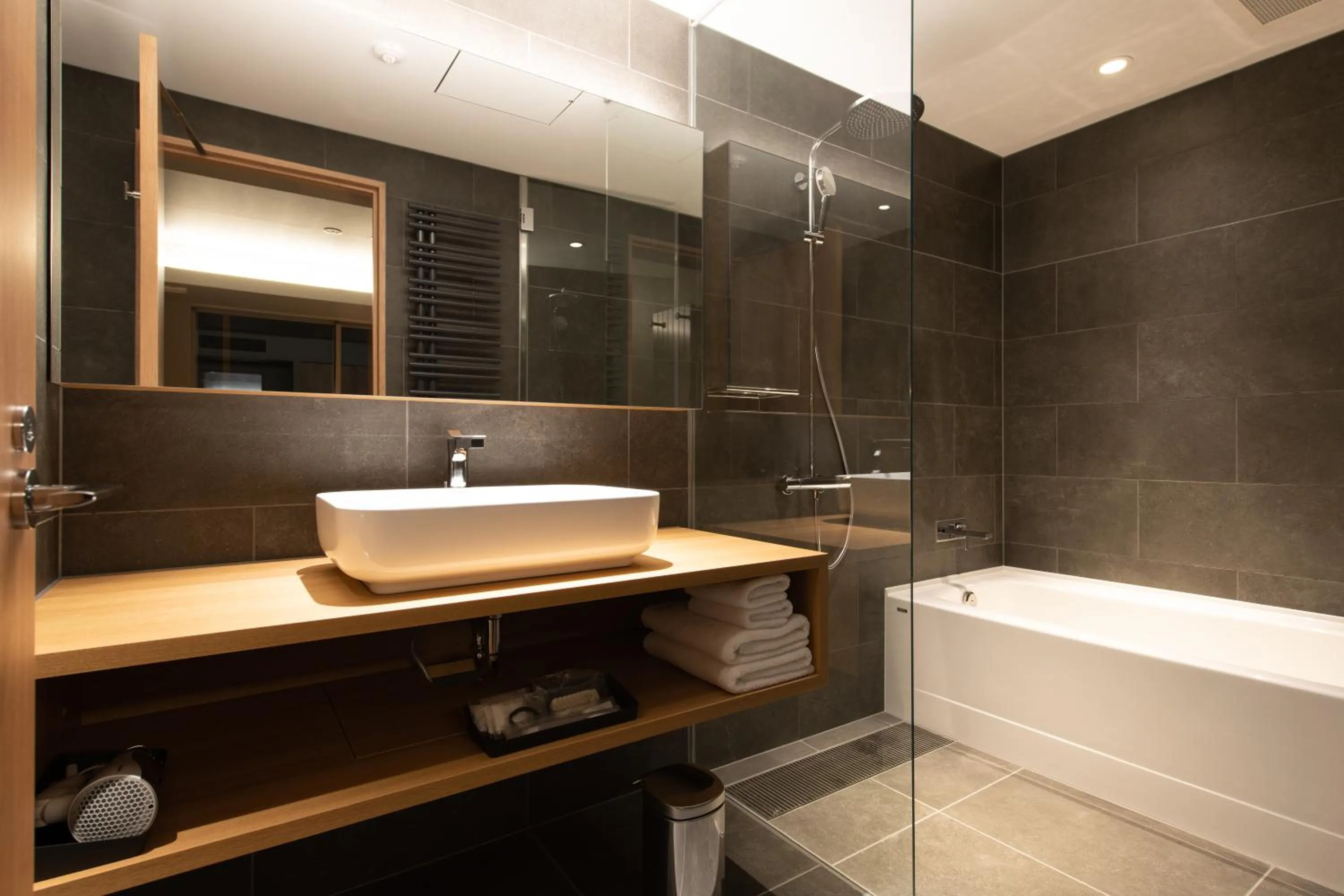 Shower in Fenix West