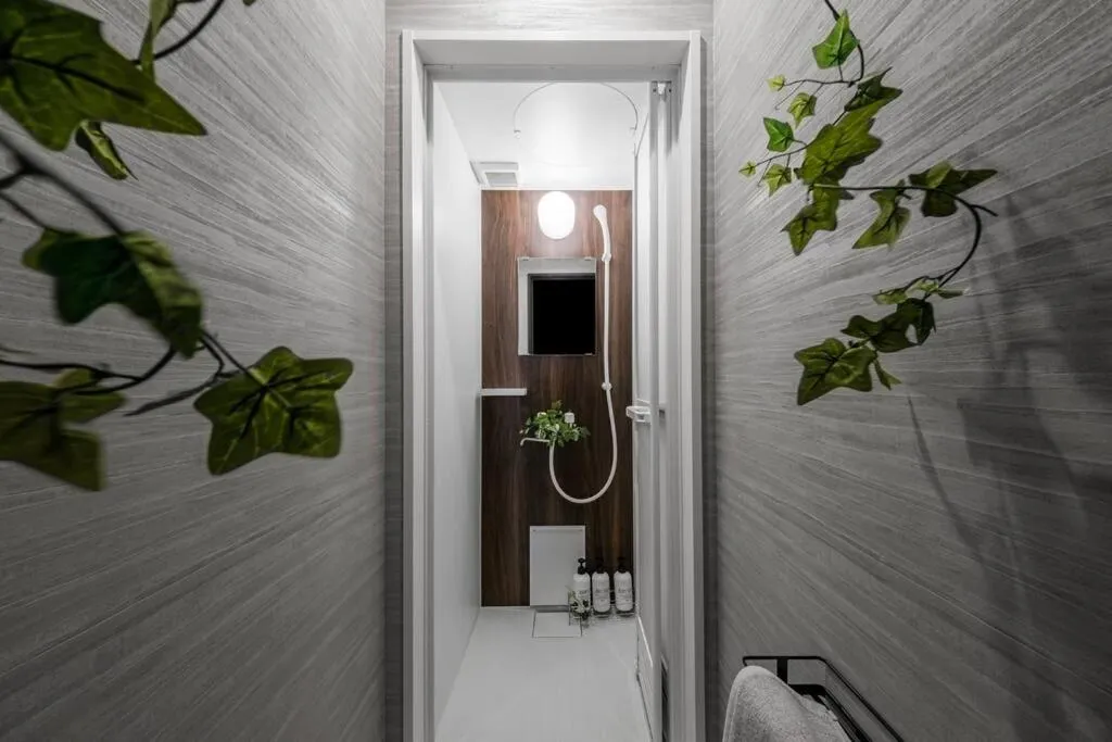 Shower in The SECRET