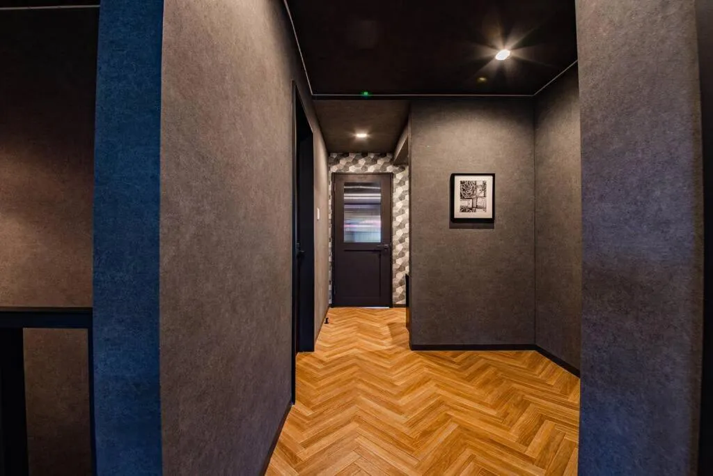 Photo of the whole room in The SECRET