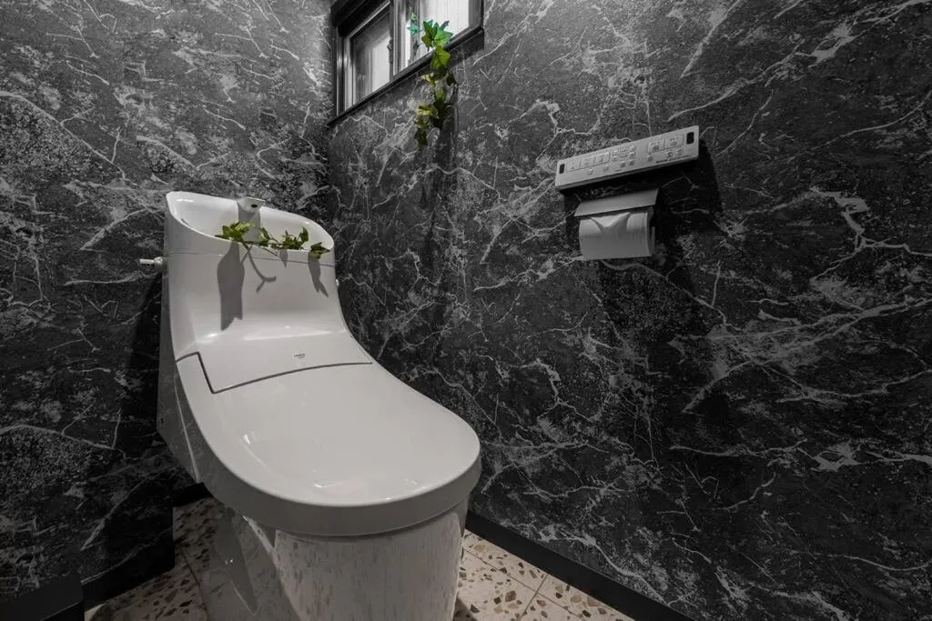 Toilet in The SECRET