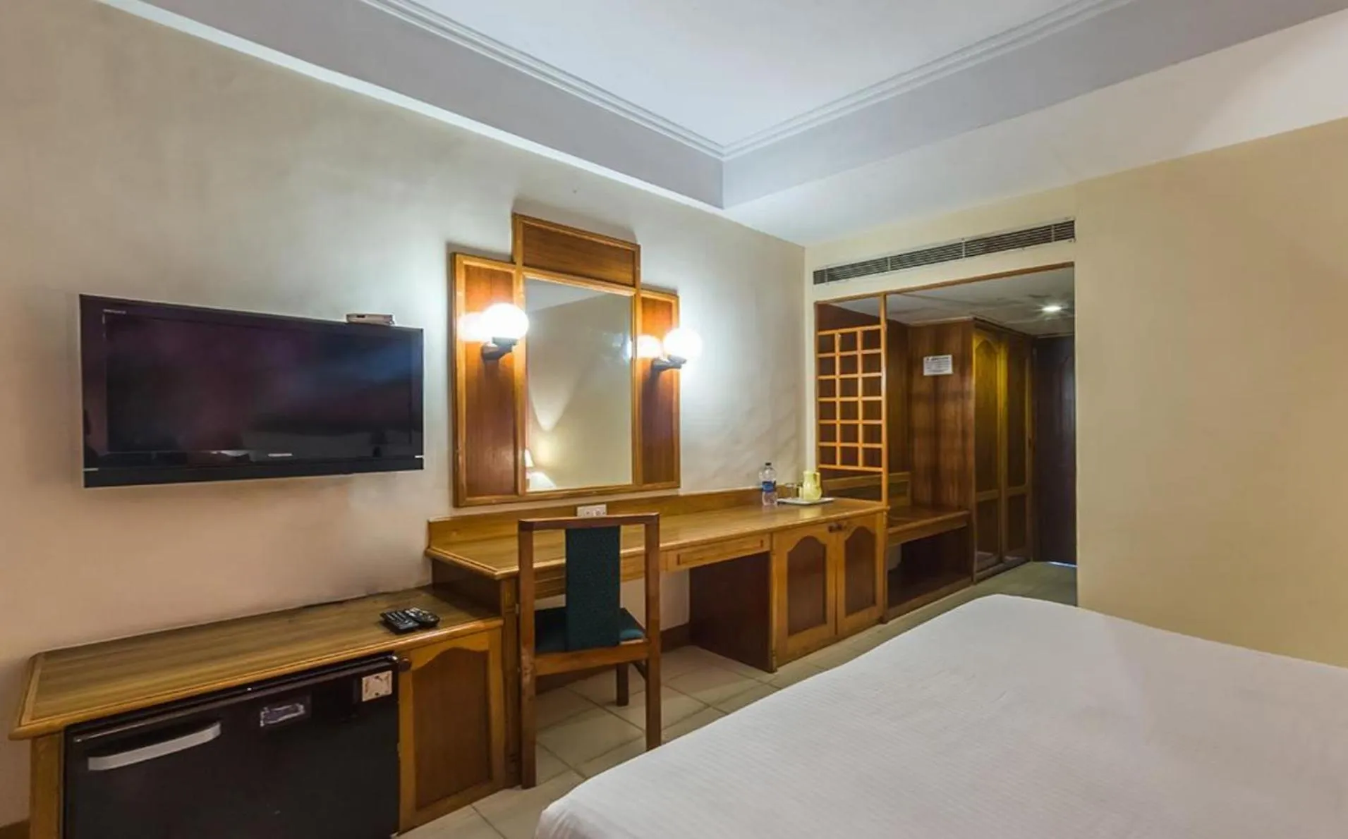 TV and multimedia in Swagath Holiday Resort