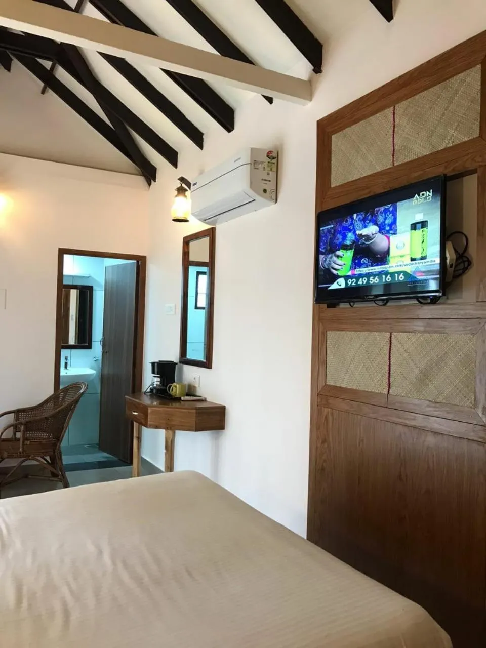 Communal lounge/ TV room in Swagath Holiday Resort