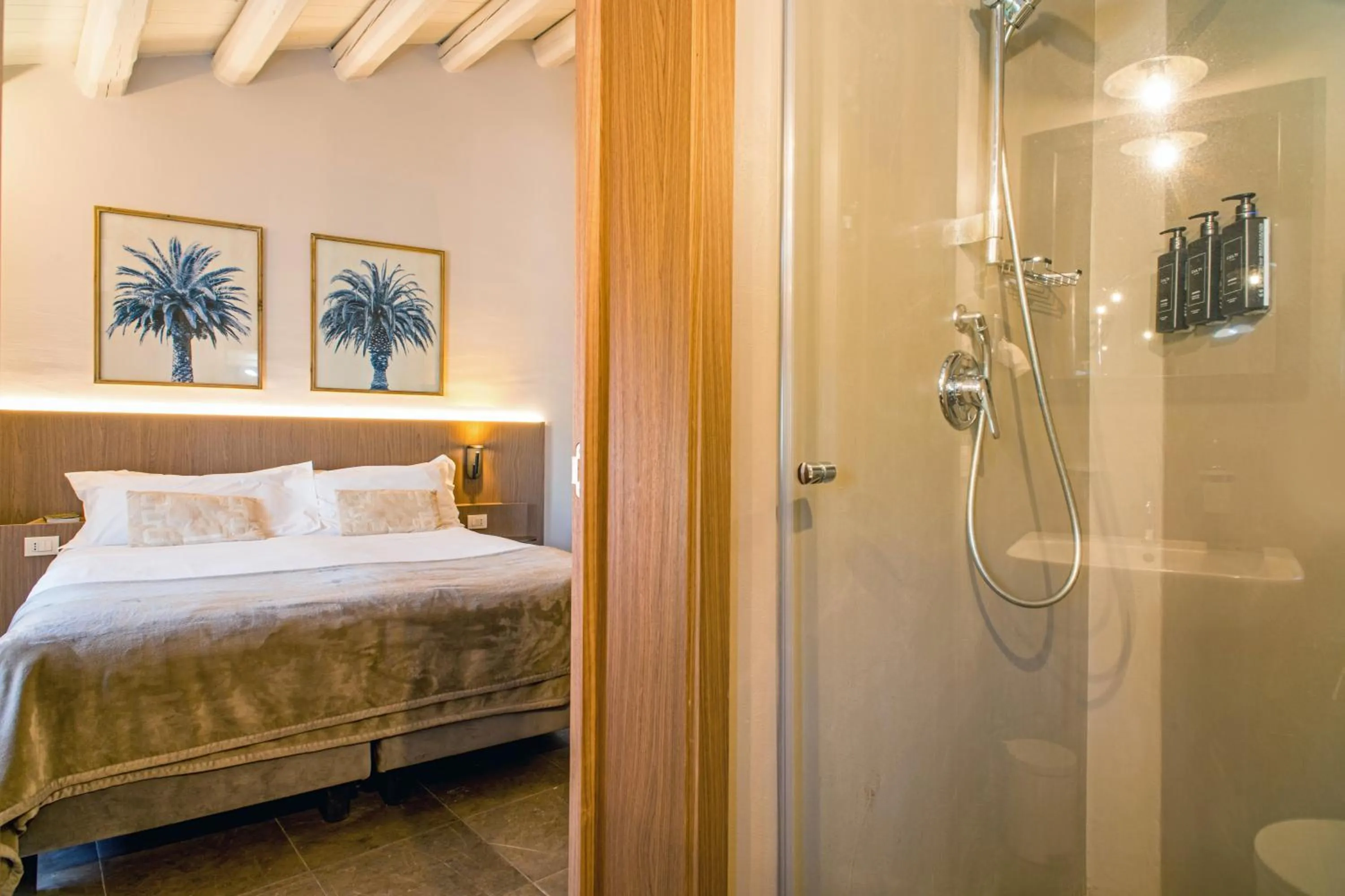 Photo of the whole room, Bed in Locanda Don Serafino Historical Boutique Hotel