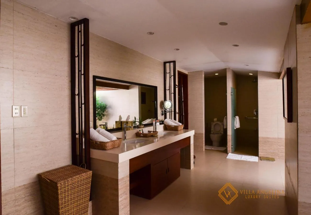 Toilet in Villa Angelina Luxury Suites