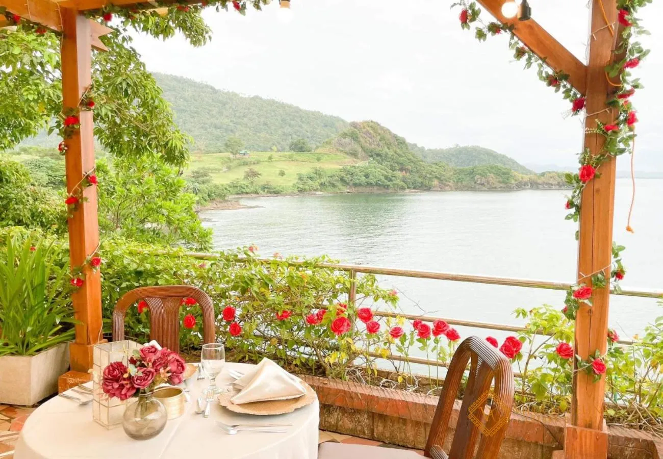 Golfcourse in Villa Angelina Luxury Suites