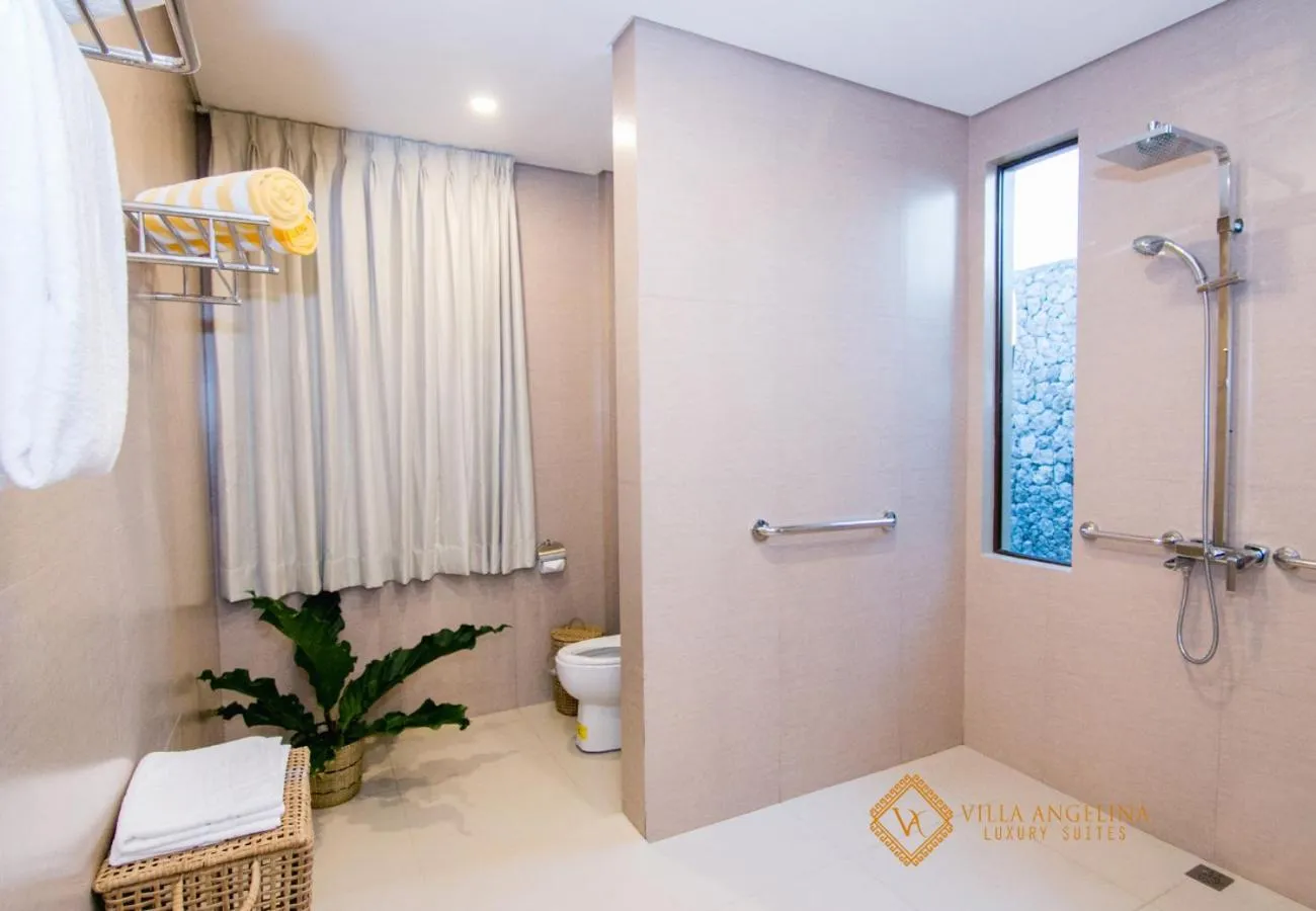 Shower in Villa Angelina Luxury Suites