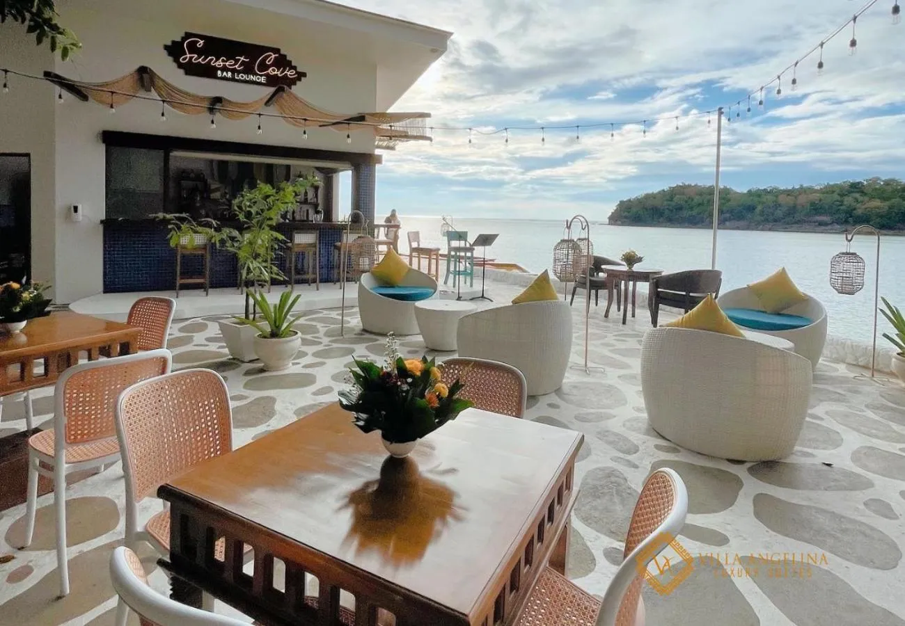 Restaurant/places to eat in Villa Angelina Luxury Suites