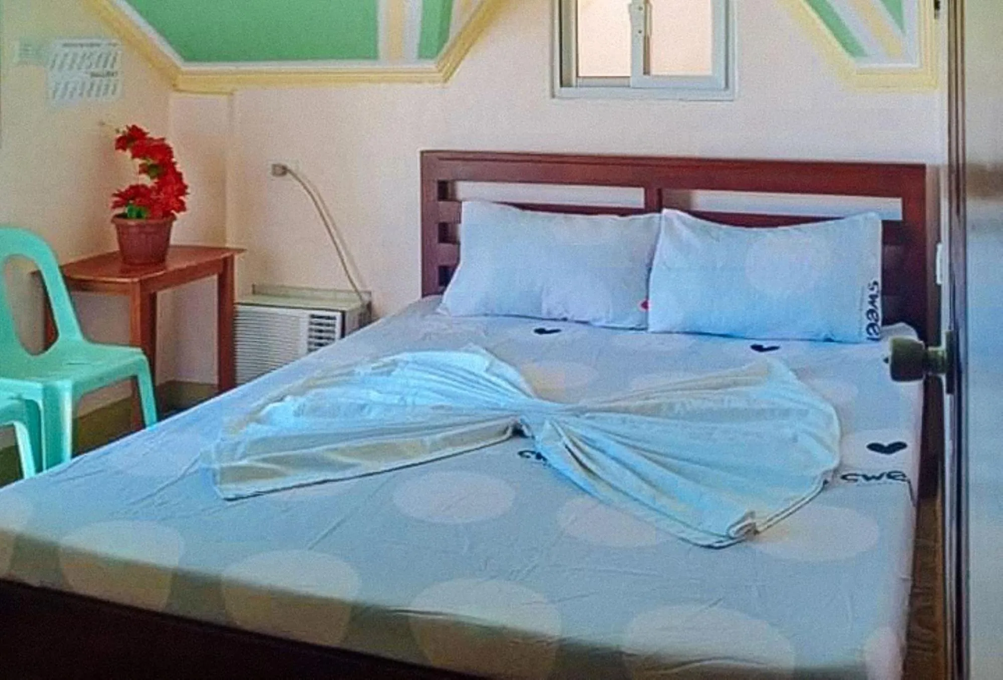 Bed in RedDoorz at Precious Dem Beach Resort Pagudpud