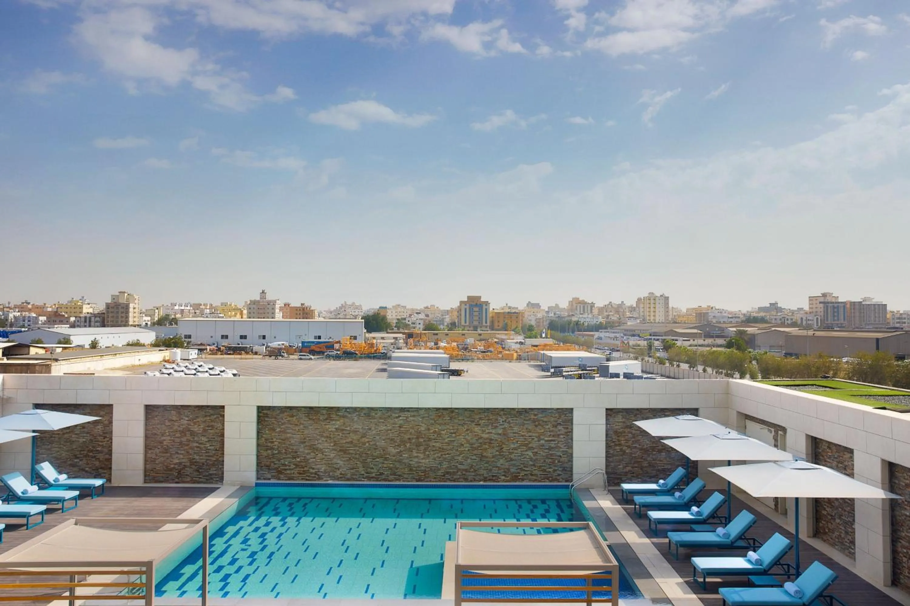 Swimming pool in Jeddah Marriott Hotel Madinah Road