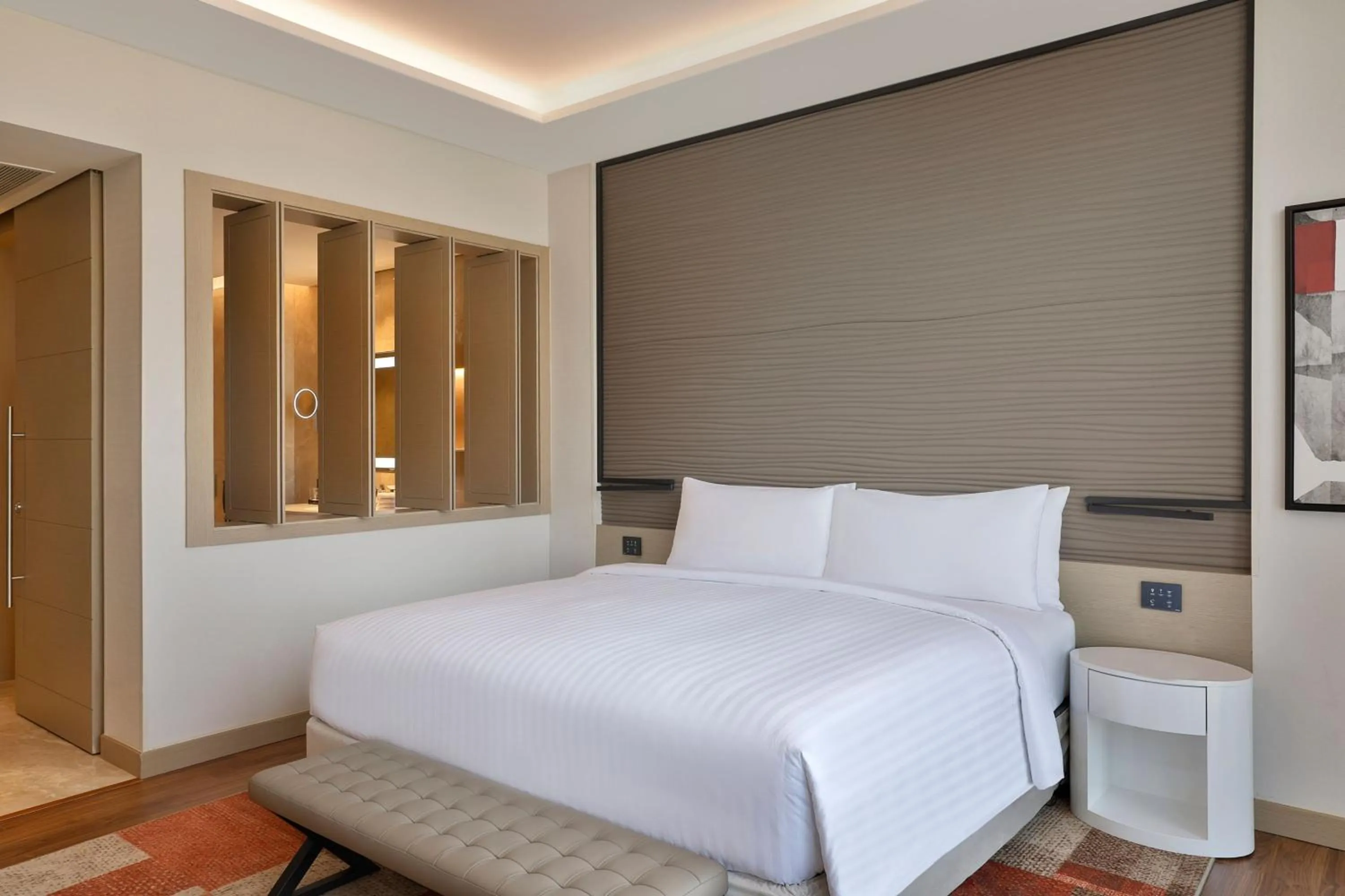 Photo of the whole room, Bed in Jeddah Marriott Hotel Madinah Road