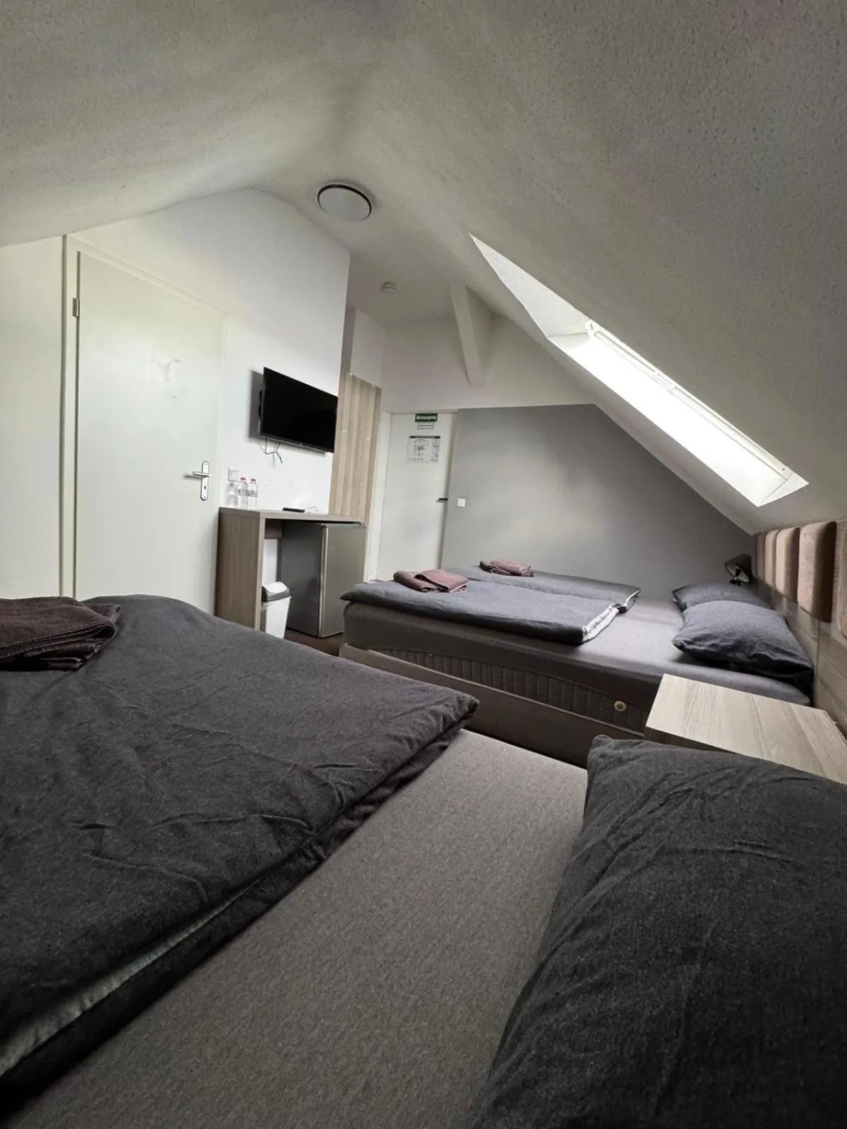 Photo of the whole room, Bed in Hotel Linda