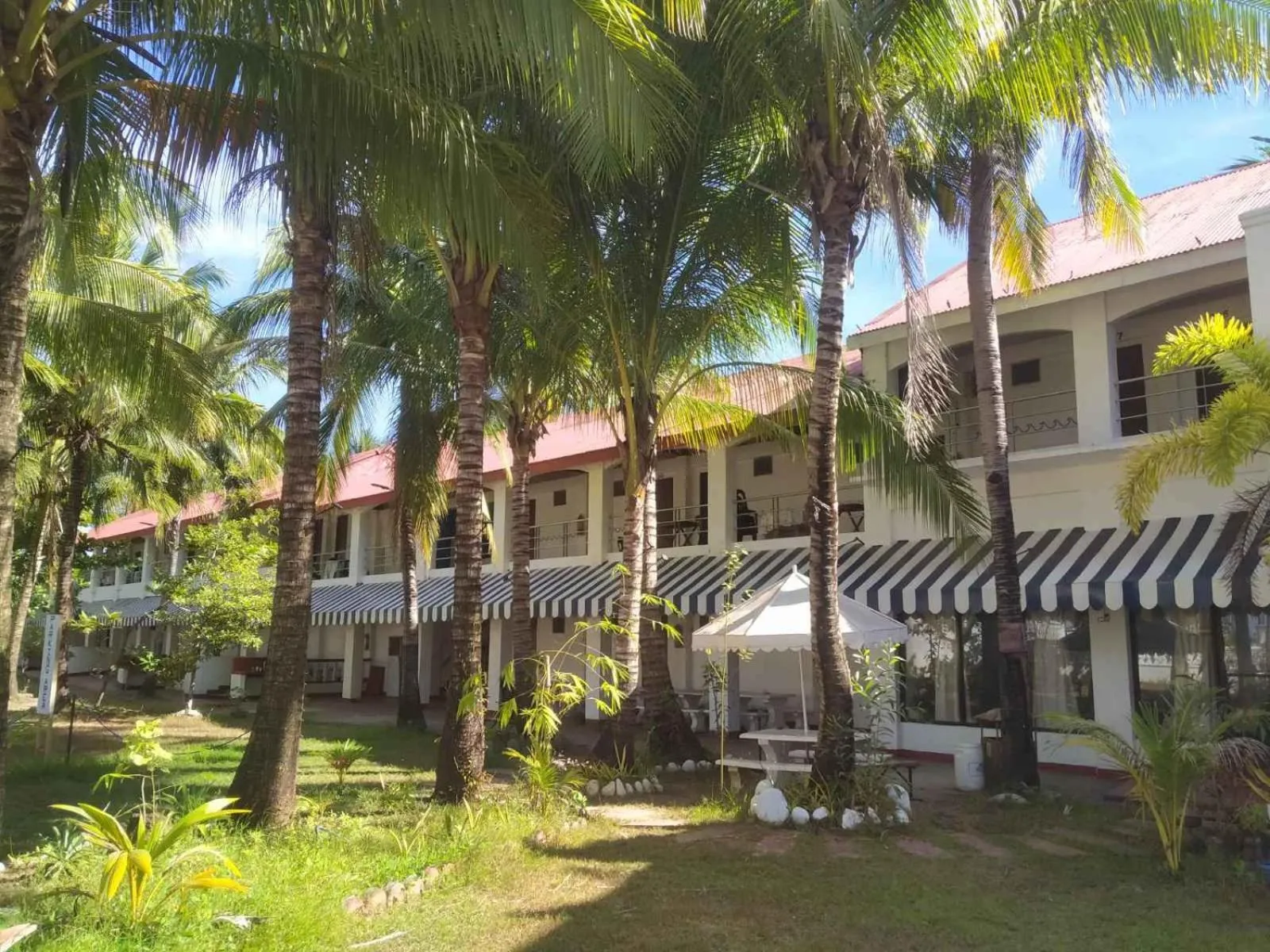 Garden in Isla Vista Beach Resort