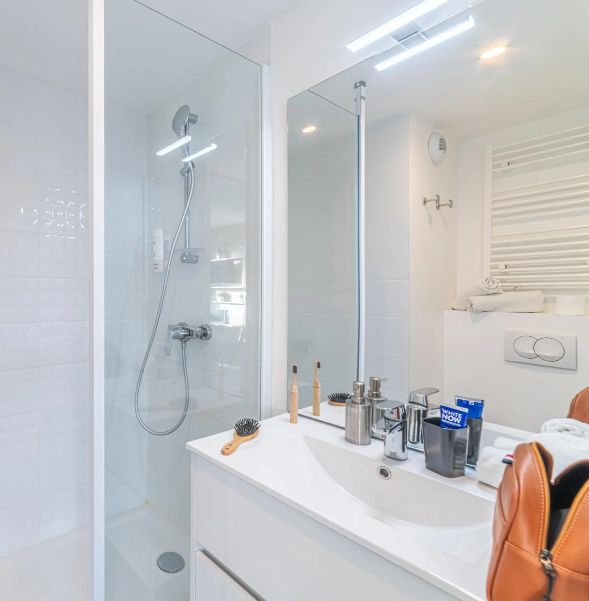 Shower in Break & Home Clermont-Ferrand - Les Carmes Dechaux Appart'Hôtel