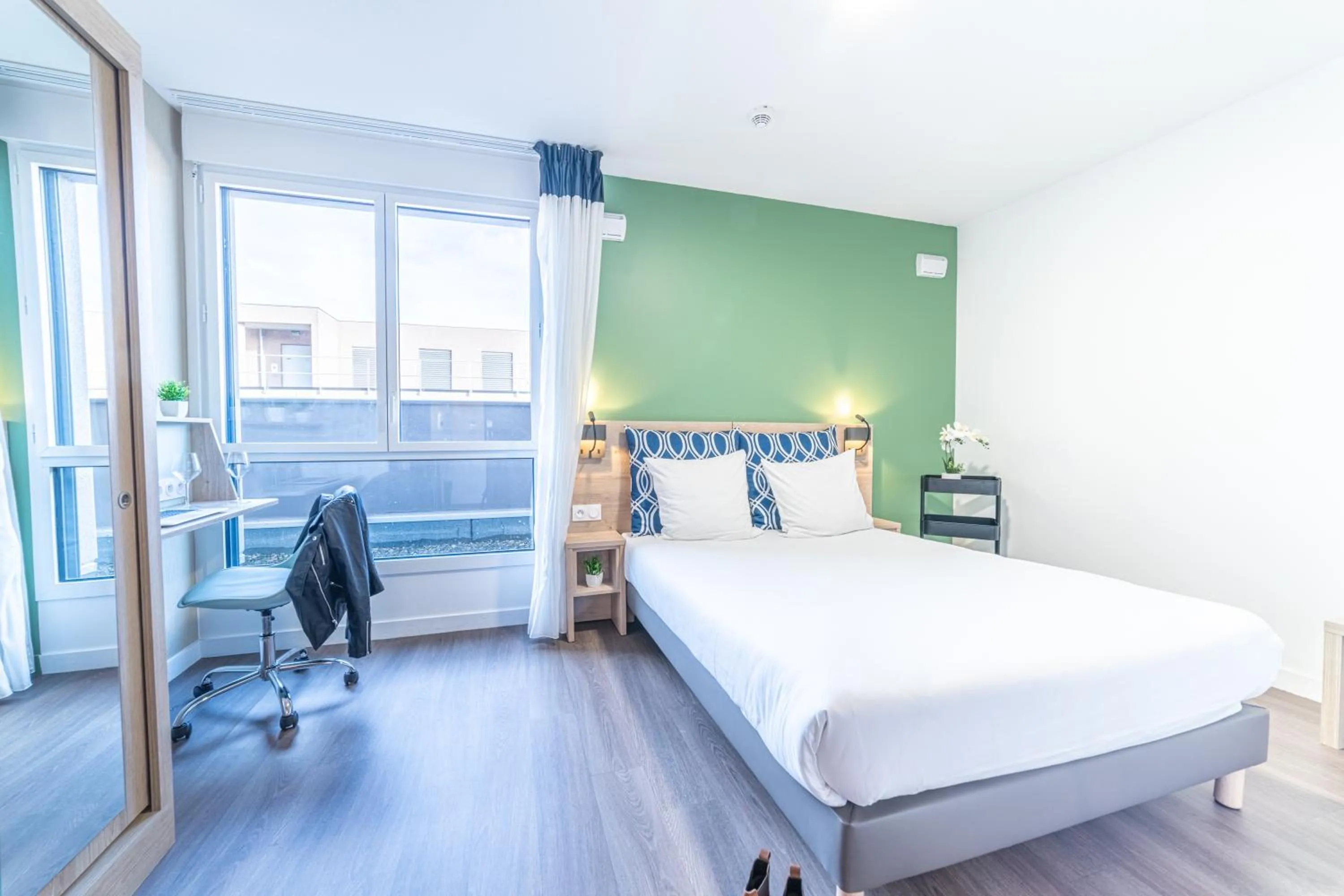 Bed in Break & Home Clermont-Ferrand - Les Carmes Dechaux Appart'Hôtel