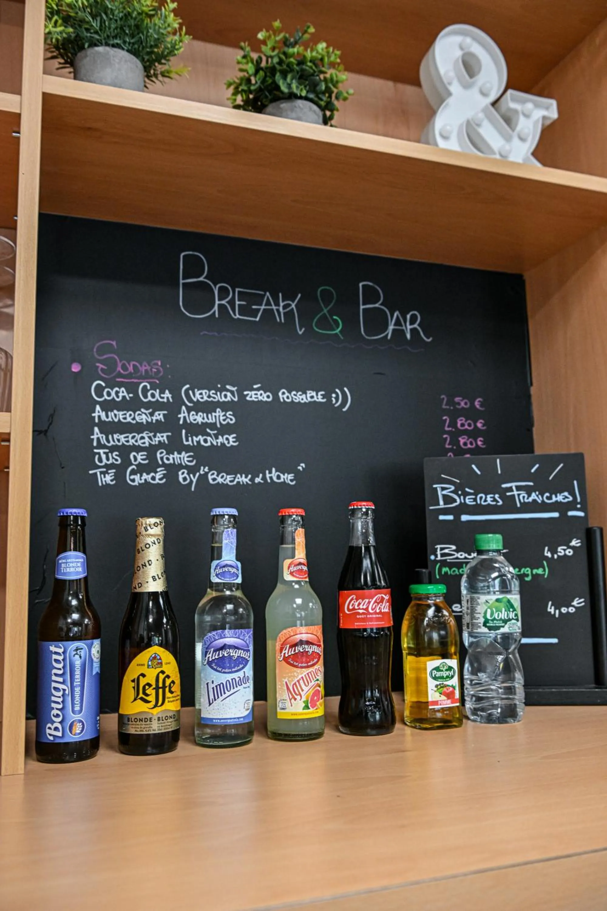 Lounge or bar in Break & Home Clermont-Ferrand - Les Carmes Dechaux Appart'Hôtel