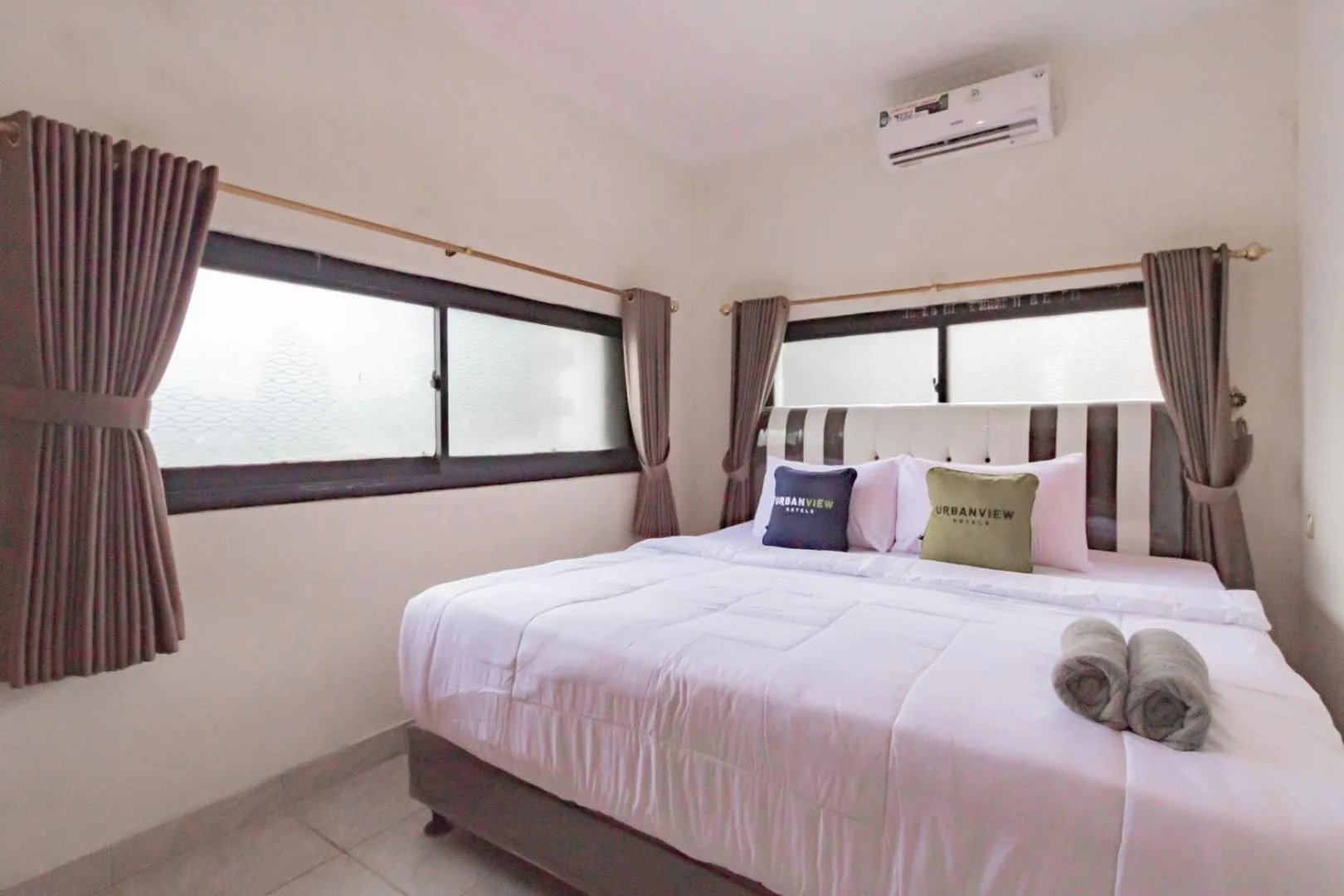 Bedroom, Bed in Urbanview Hotel Kangen Bungalow Purwakarta by RedDoorz