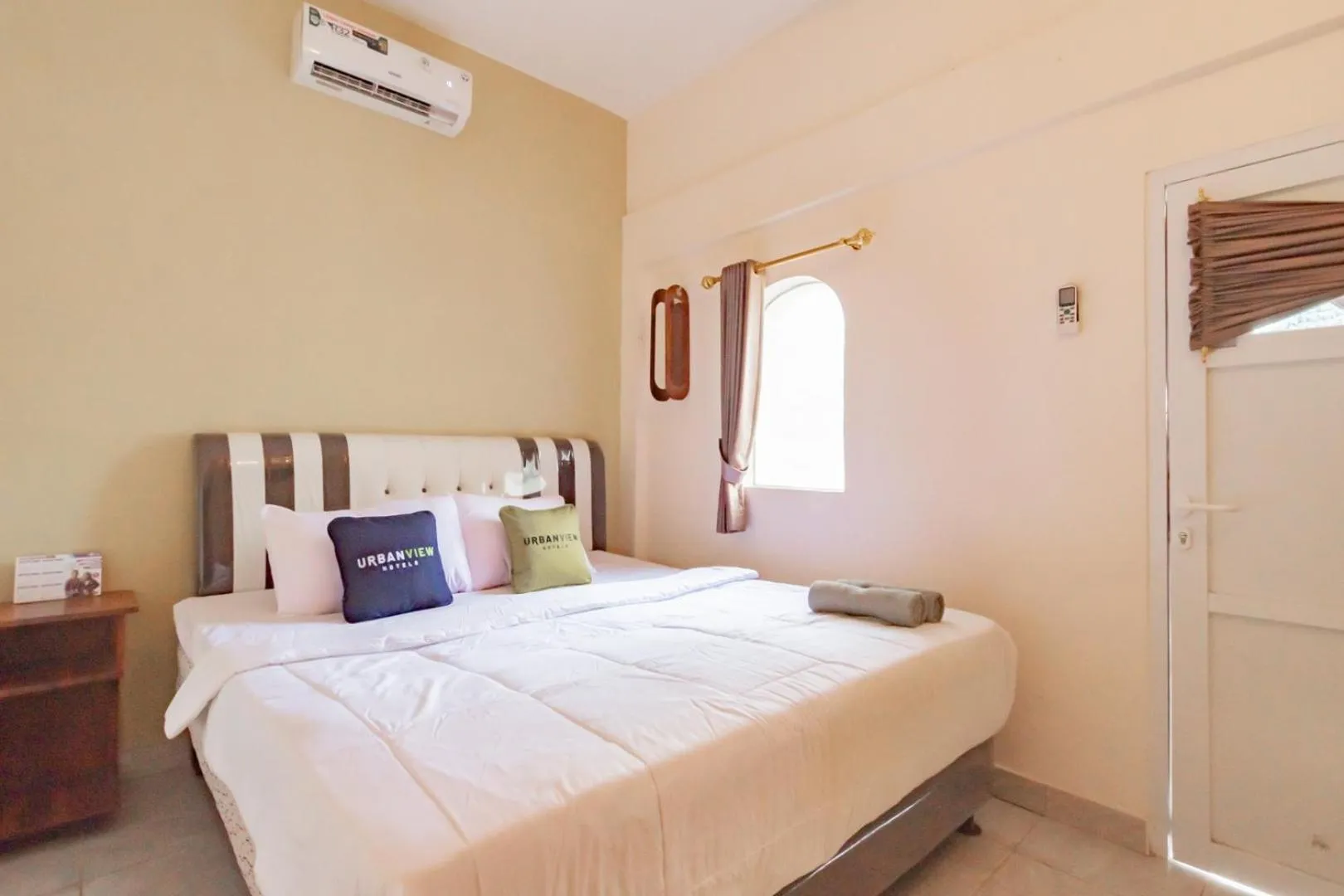 Bedroom, Bed in Urbanview Hotel Kangen Bungalow Purwakarta by RedDoorz