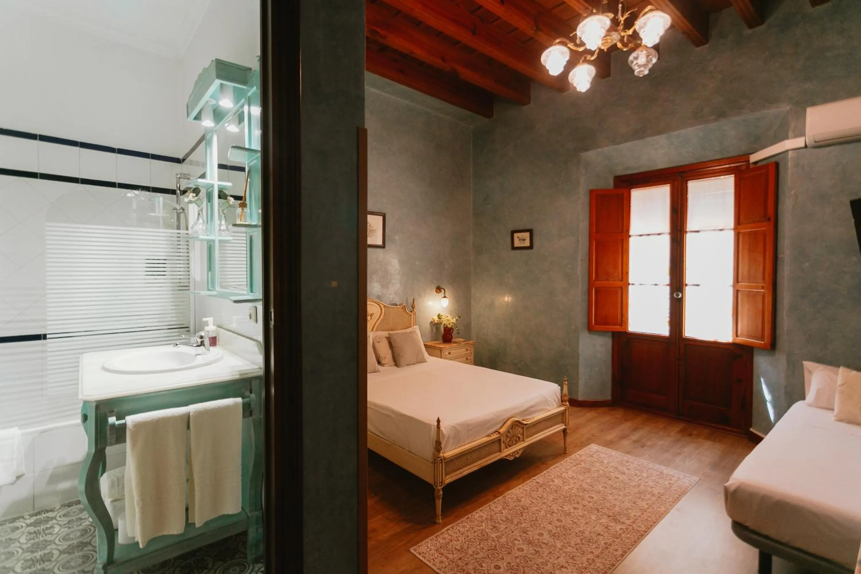Photo of the whole room, Bed in One&lux Casa Maravillas Rooms