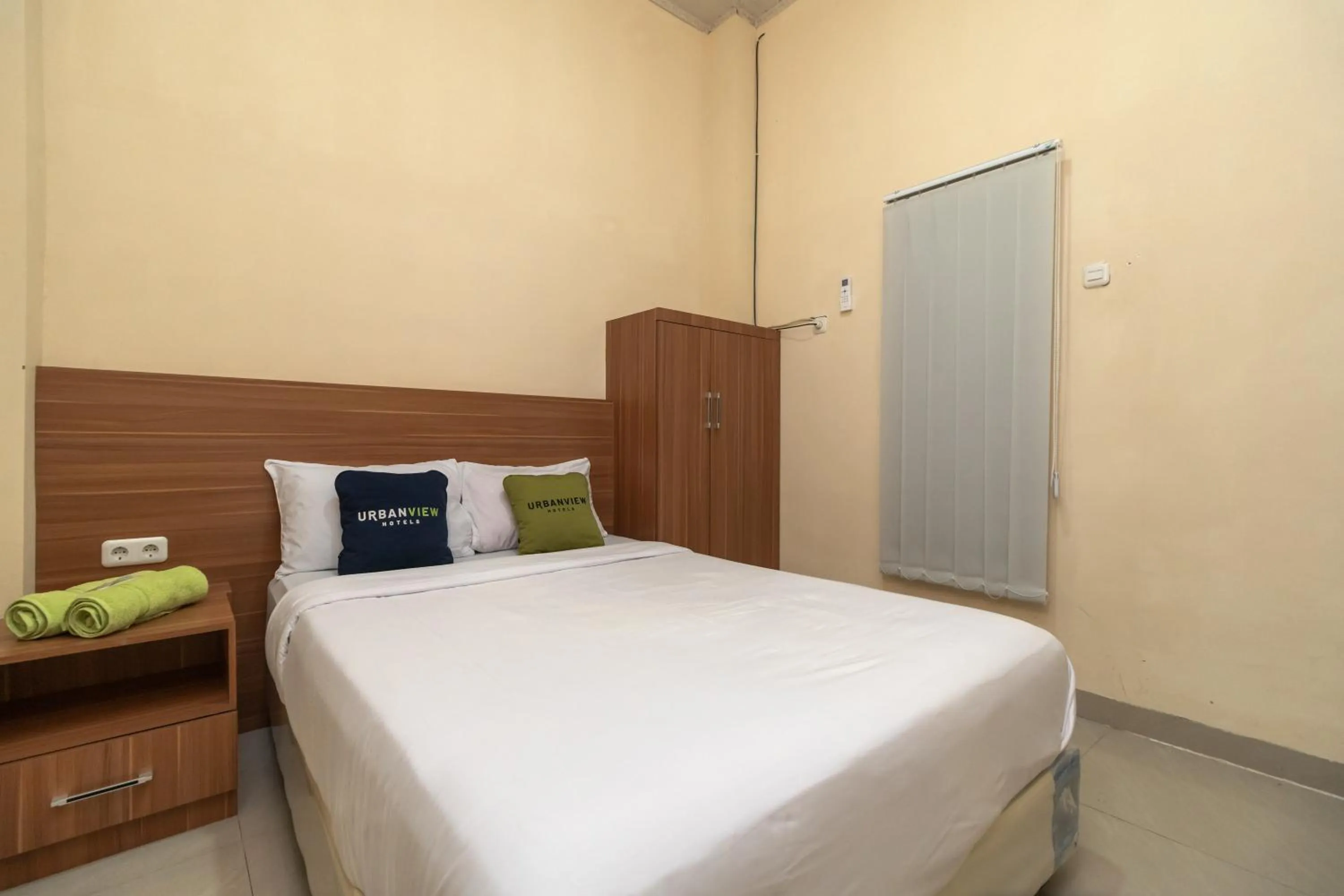 Bedroom, Bed in Urbanview Hotel Salsabilah Palembang by RedDoorz