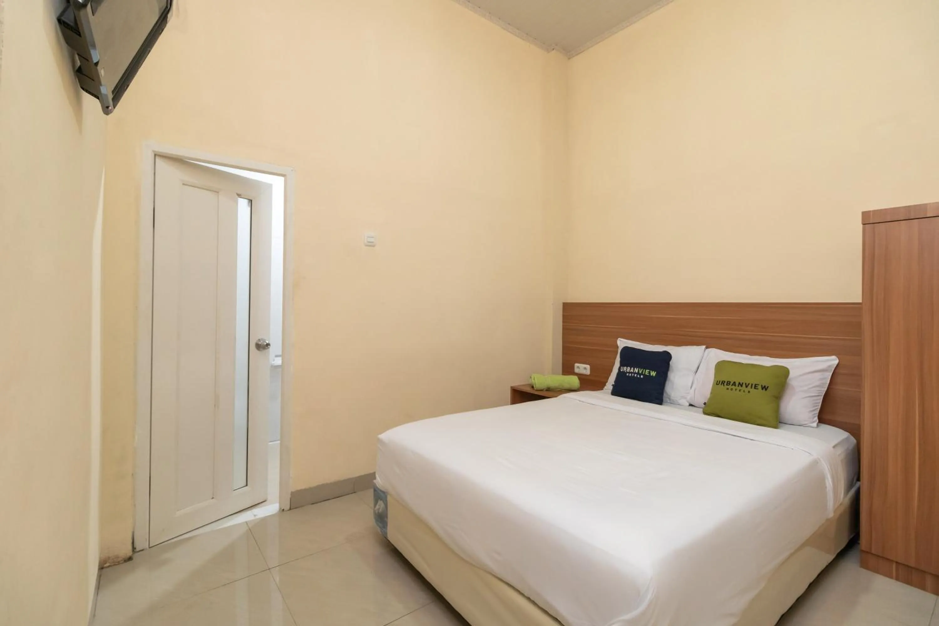 Bedroom, Bed in Urbanview Hotel Salsabilah Palembang by RedDoorz